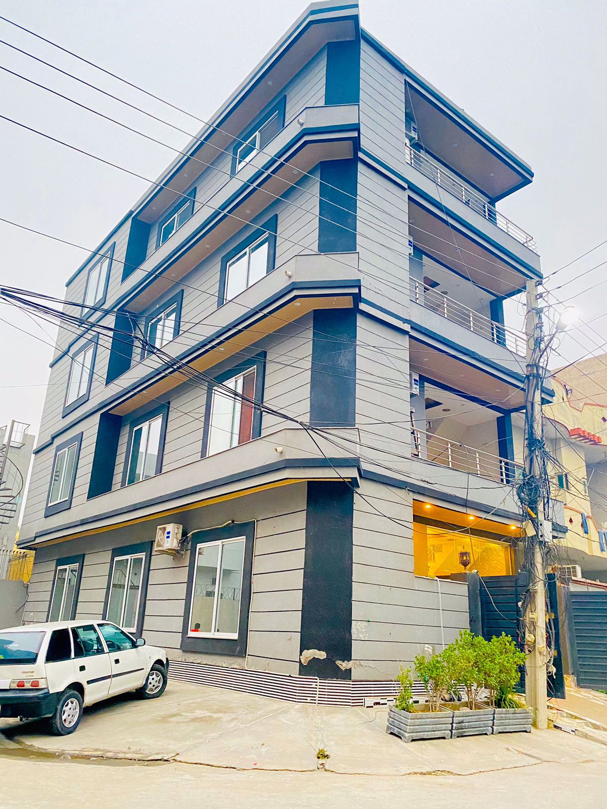 System.Collections.Generic.List`1[BluePillow.Application.SearchEngine.Dto.PhotoDto]?.ElementAt(0)?.Caption