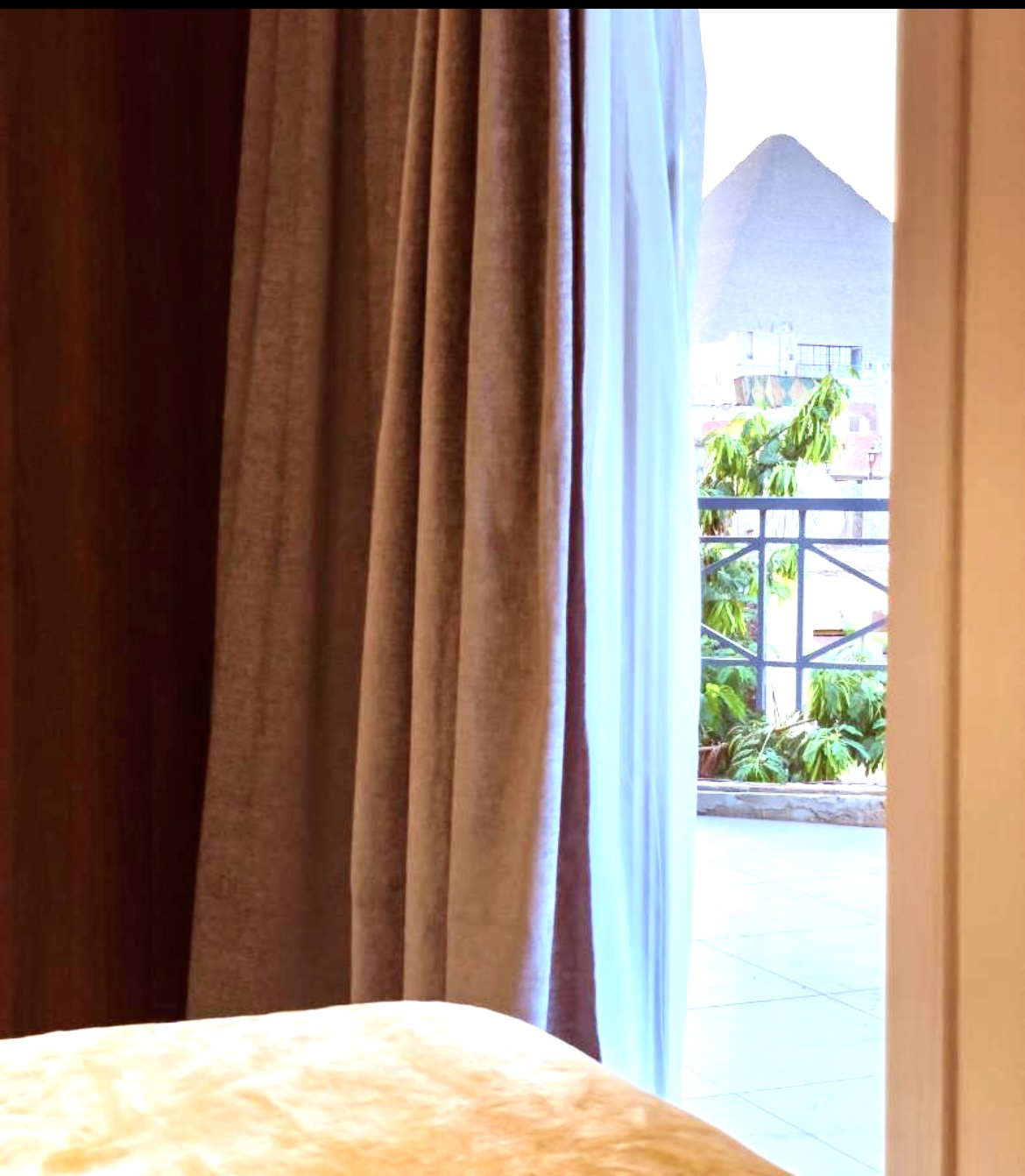 System.Collections.Generic.List`1[BluePillow.Application.SearchEngine.Dto.PhotoDto]?.ElementAt(2)?.Caption