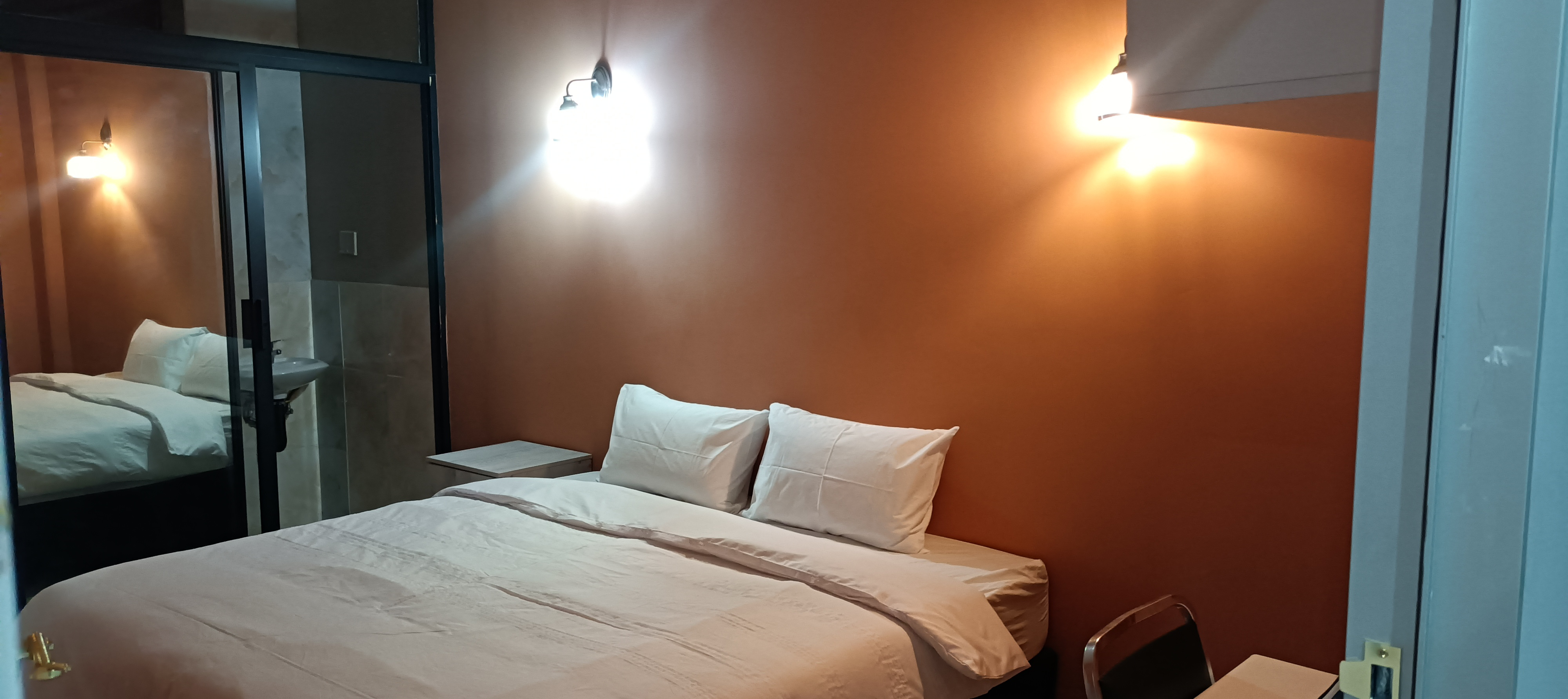 System.Collections.Generic.List`1[BluePillow.Application.SearchEngine.Dto.PhotoDto]?.ElementAt(3)?.Caption