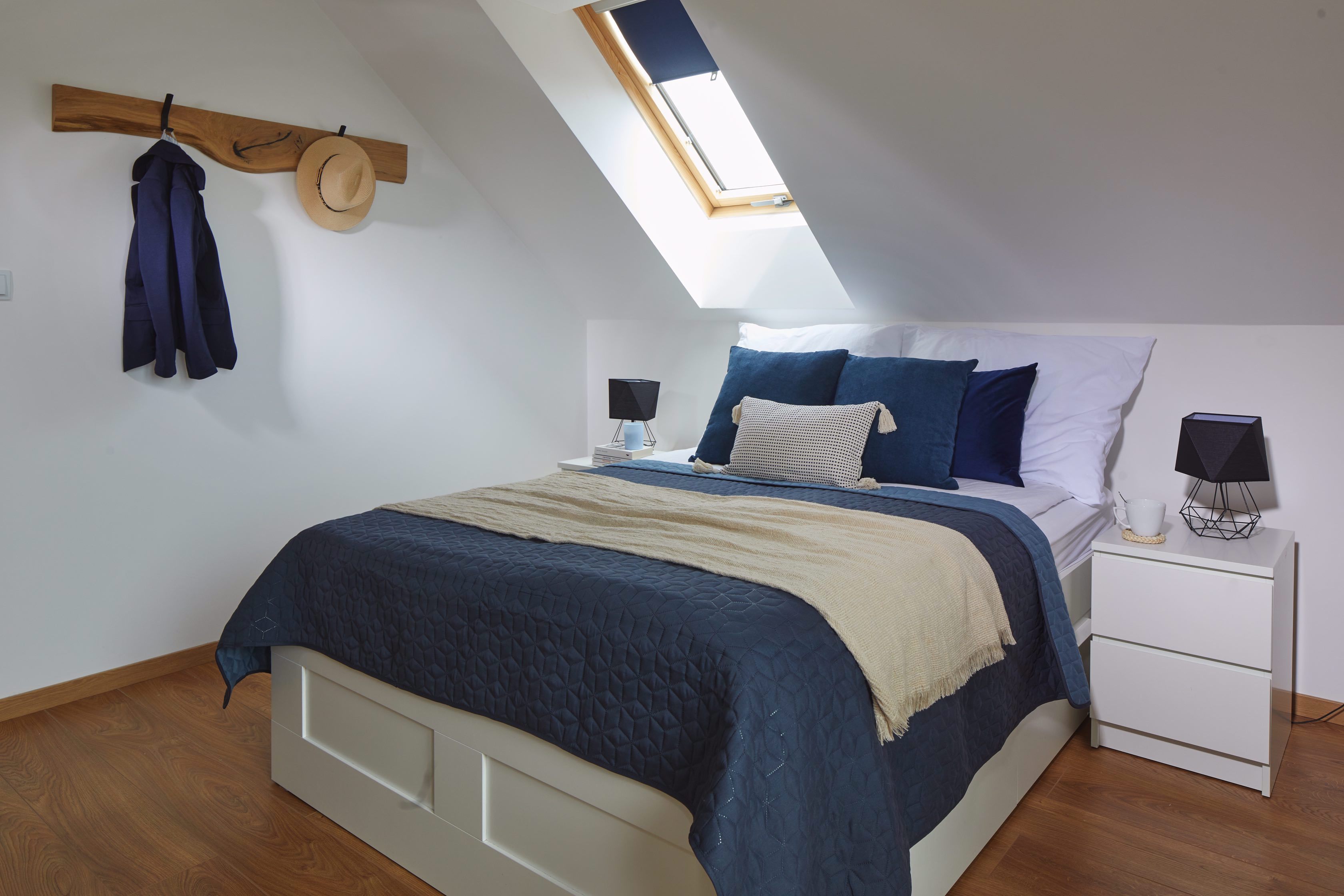 System.Collections.Generic.List`1[BluePillow.Application.SearchEngine.Dto.PhotoDto]?.ElementAt(2)?.Caption