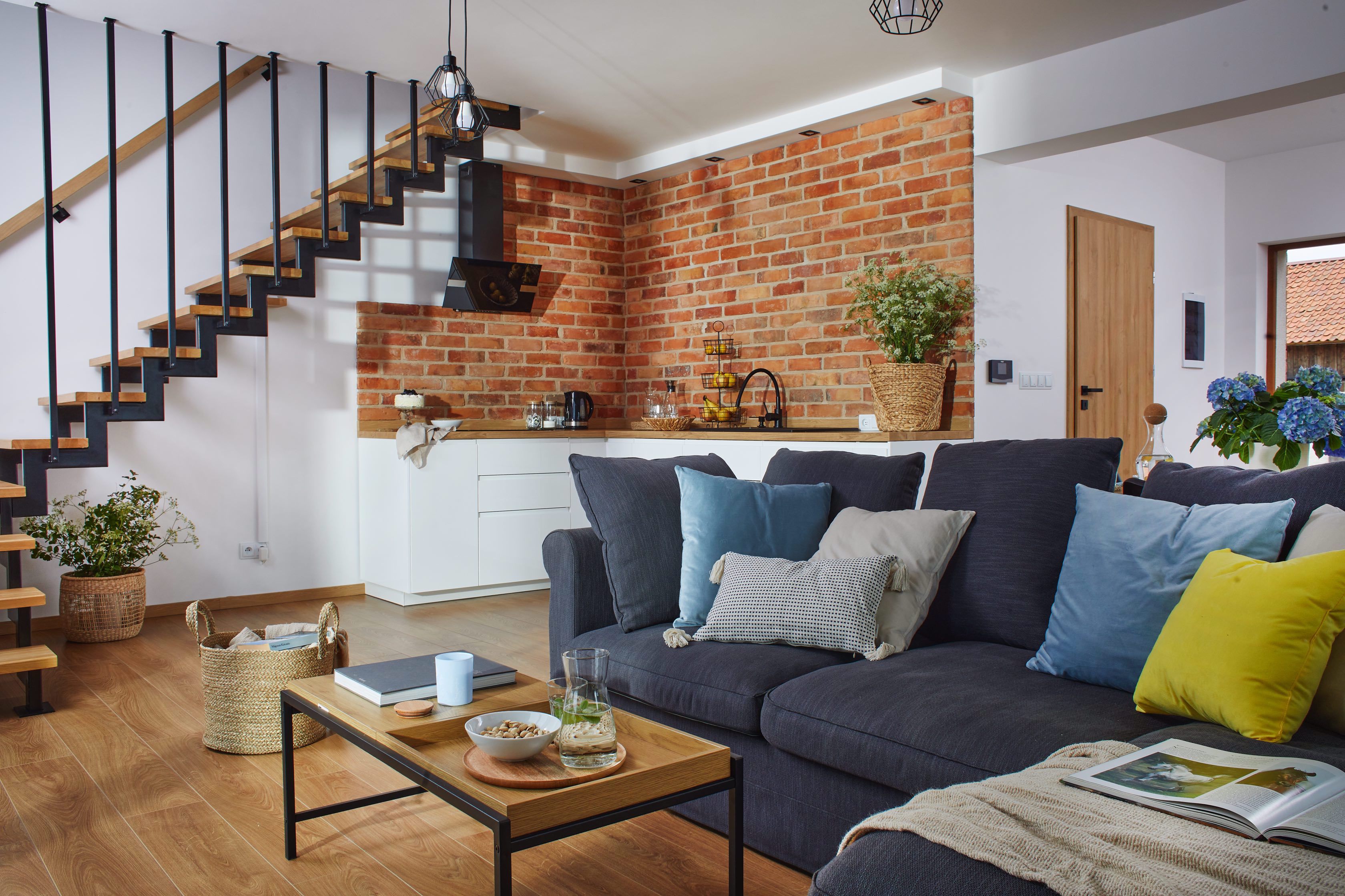 System.Collections.Generic.List`1[BluePillow.Application.SearchEngine.Dto.PhotoDto]?.ElementAt(1)?.Caption