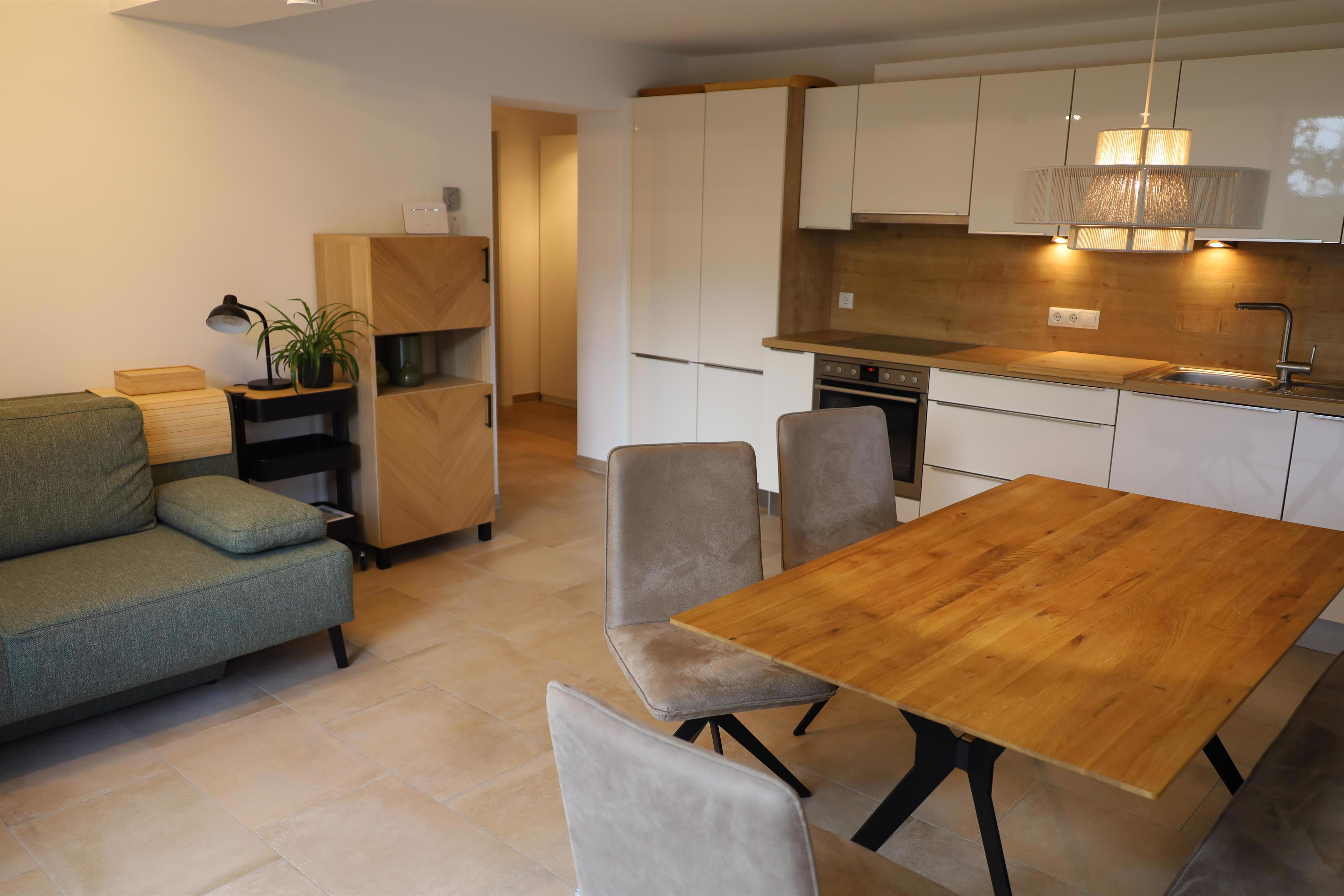 System.Collections.Generic.List`1[BluePillow.Application.SearchEngine.Dto.PhotoDto]?.ElementAt(0)?.Caption