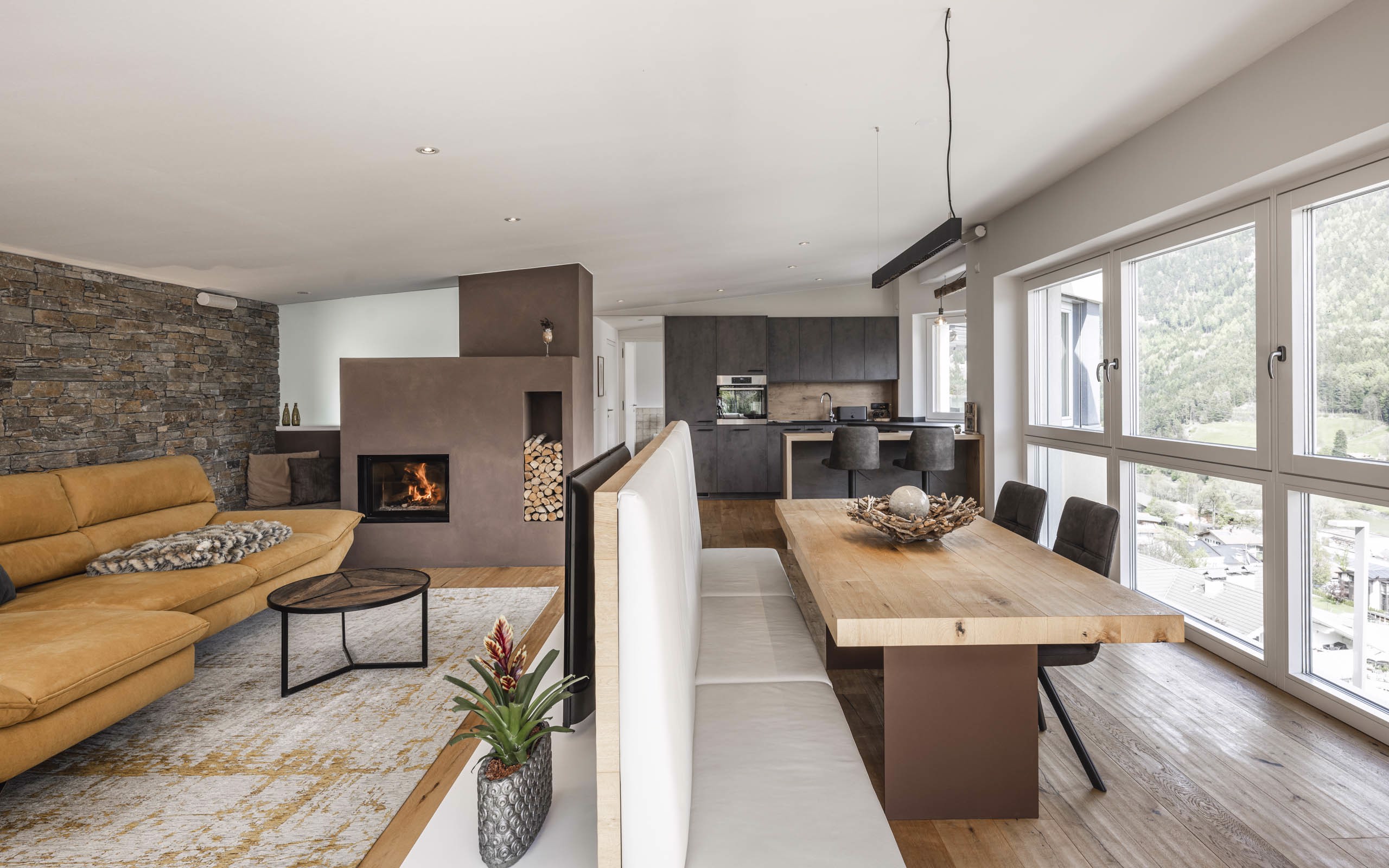 System.Collections.Generic.List`1[BluePillow.Application.SearchEngine.Dto.PhotoDto]?.ElementAt(0)?.Caption