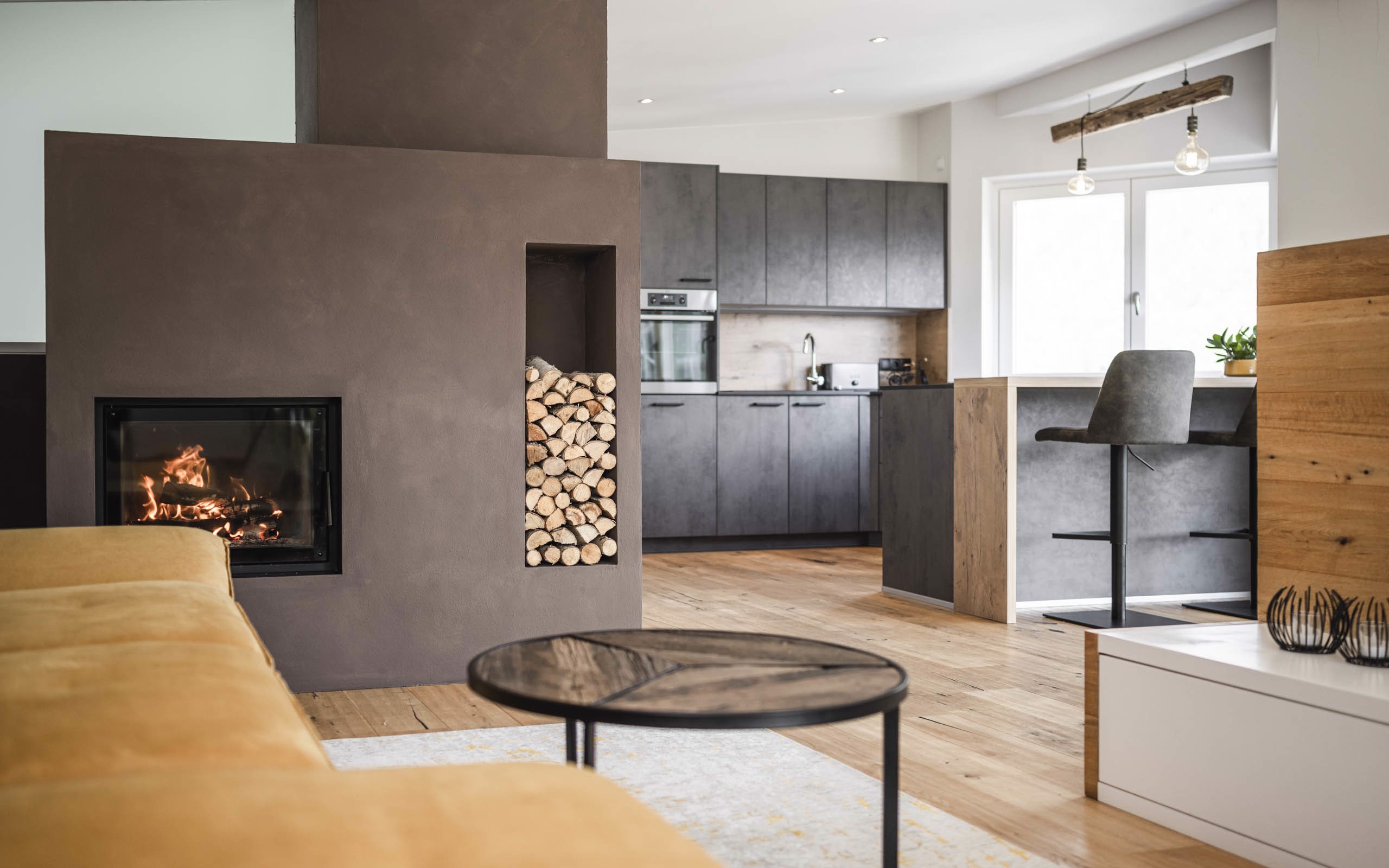 System.Collections.Generic.List`1[BluePillow.Application.SearchEngine.Dto.PhotoDto]?.ElementAt(1)?.Caption