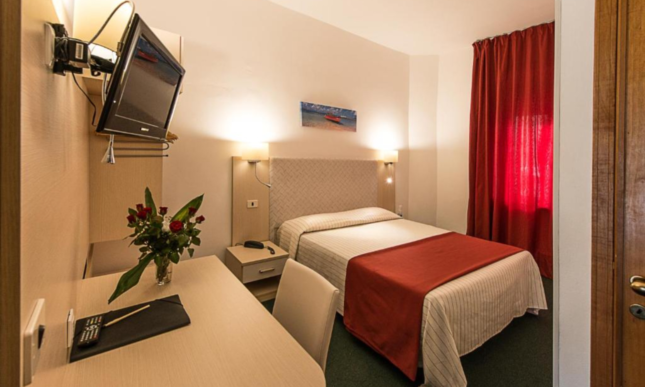 System.Collections.Generic.List`1[BluePillow.Application.SearchEngine.Dto.PhotoDto]?.ElementAt(3)?.Caption