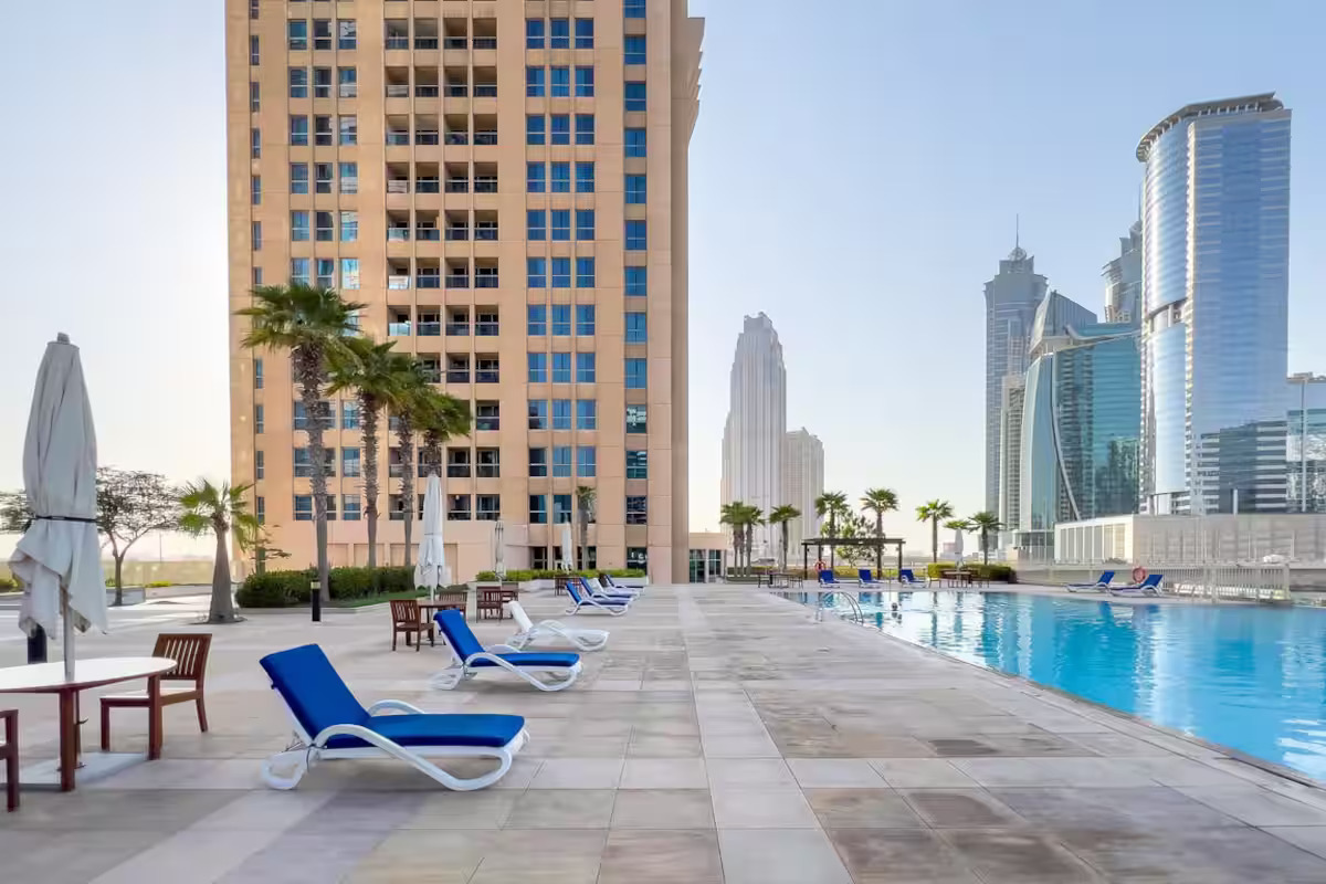 System.Collections.Generic.List`1[BluePillow.Application.SearchEngine.Dto.PhotoDto]?.ElementAt(2)?.Caption