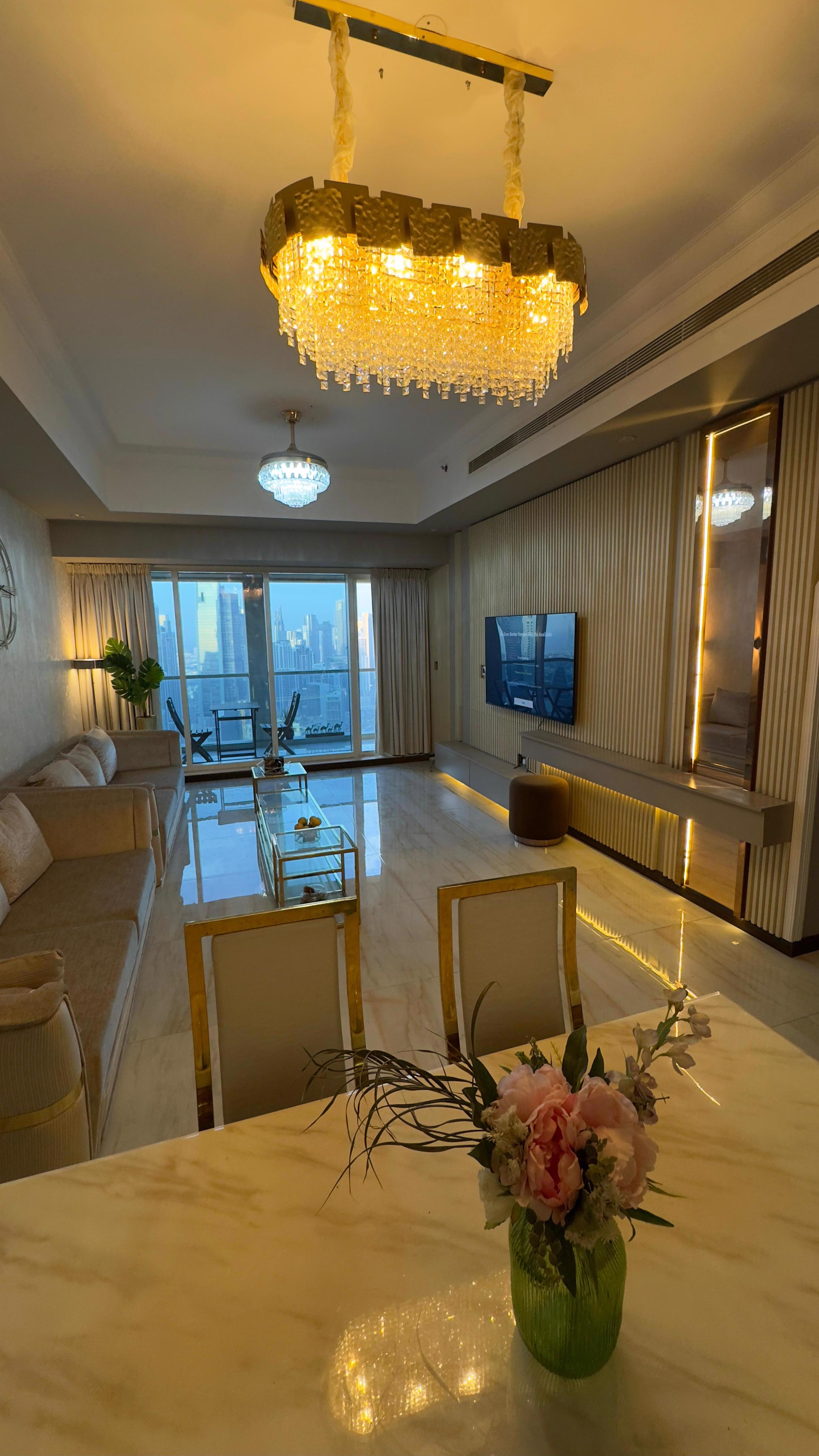 System.Collections.Generic.List`1[BluePillow.Application.SearchEngine.Dto.PhotoDto]?.ElementAt(0)?.Caption