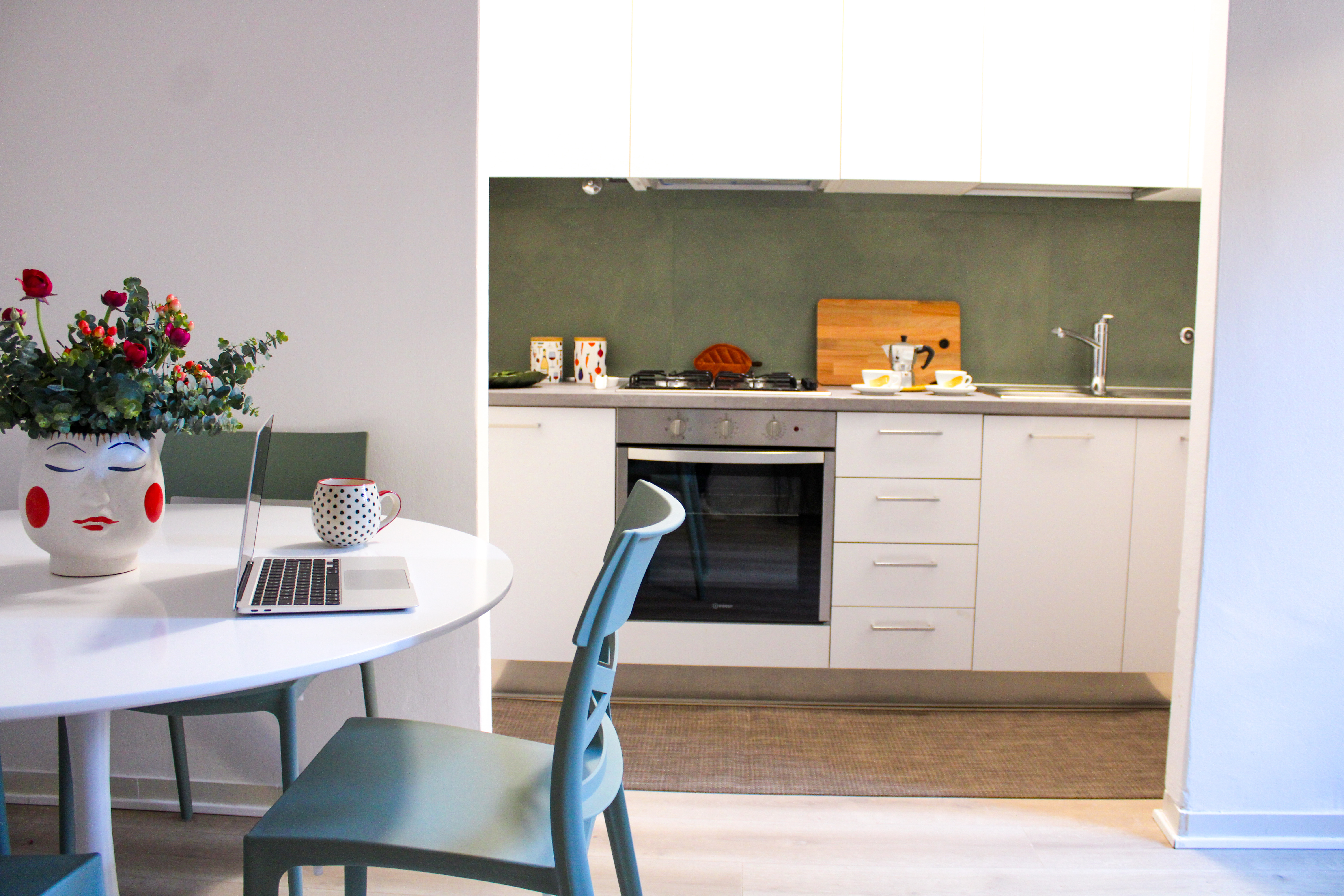 System.Collections.Generic.List`1[BluePillow.Application.SearchEngine.Dto.PhotoDto]?.ElementAt(1)?.Caption