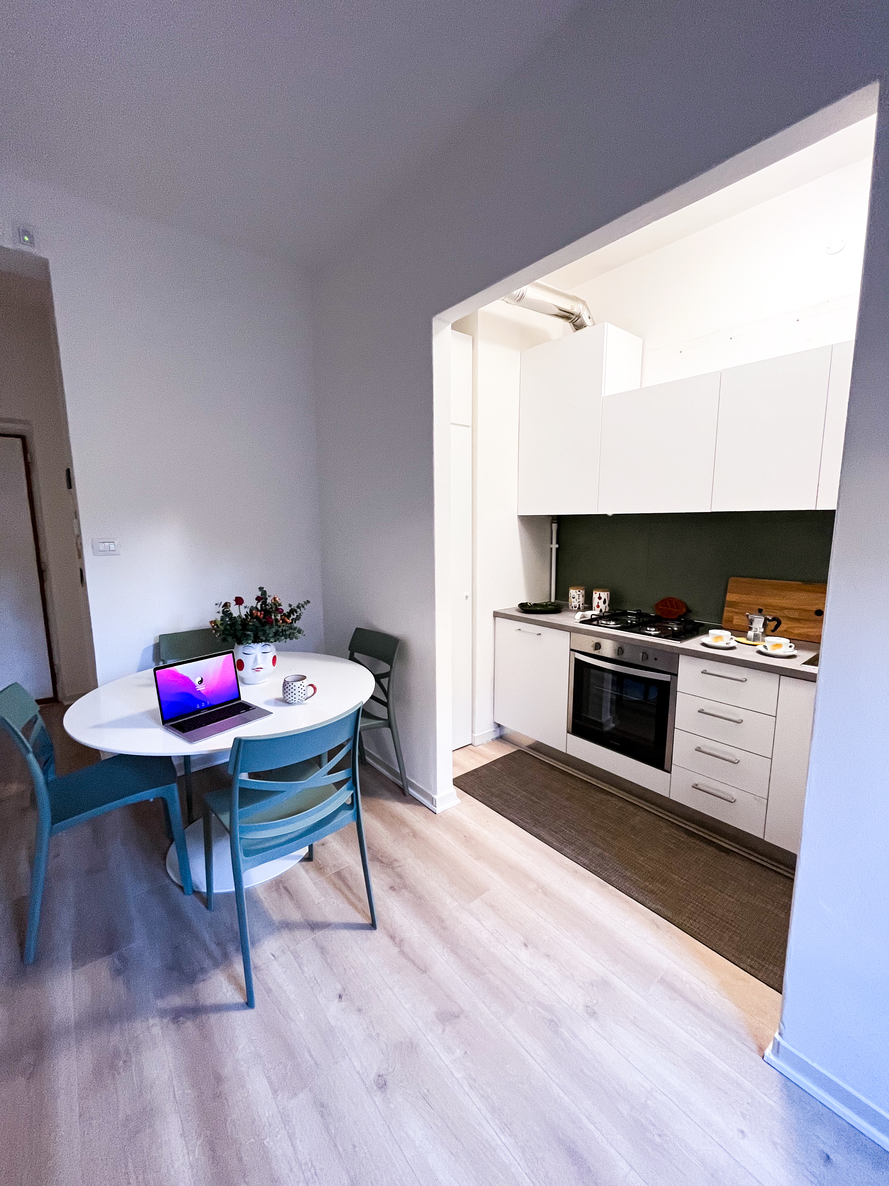 System.Collections.Generic.List`1[BluePillow.Application.SearchEngine.Dto.PhotoDto]?.ElementAt(2)?.Caption