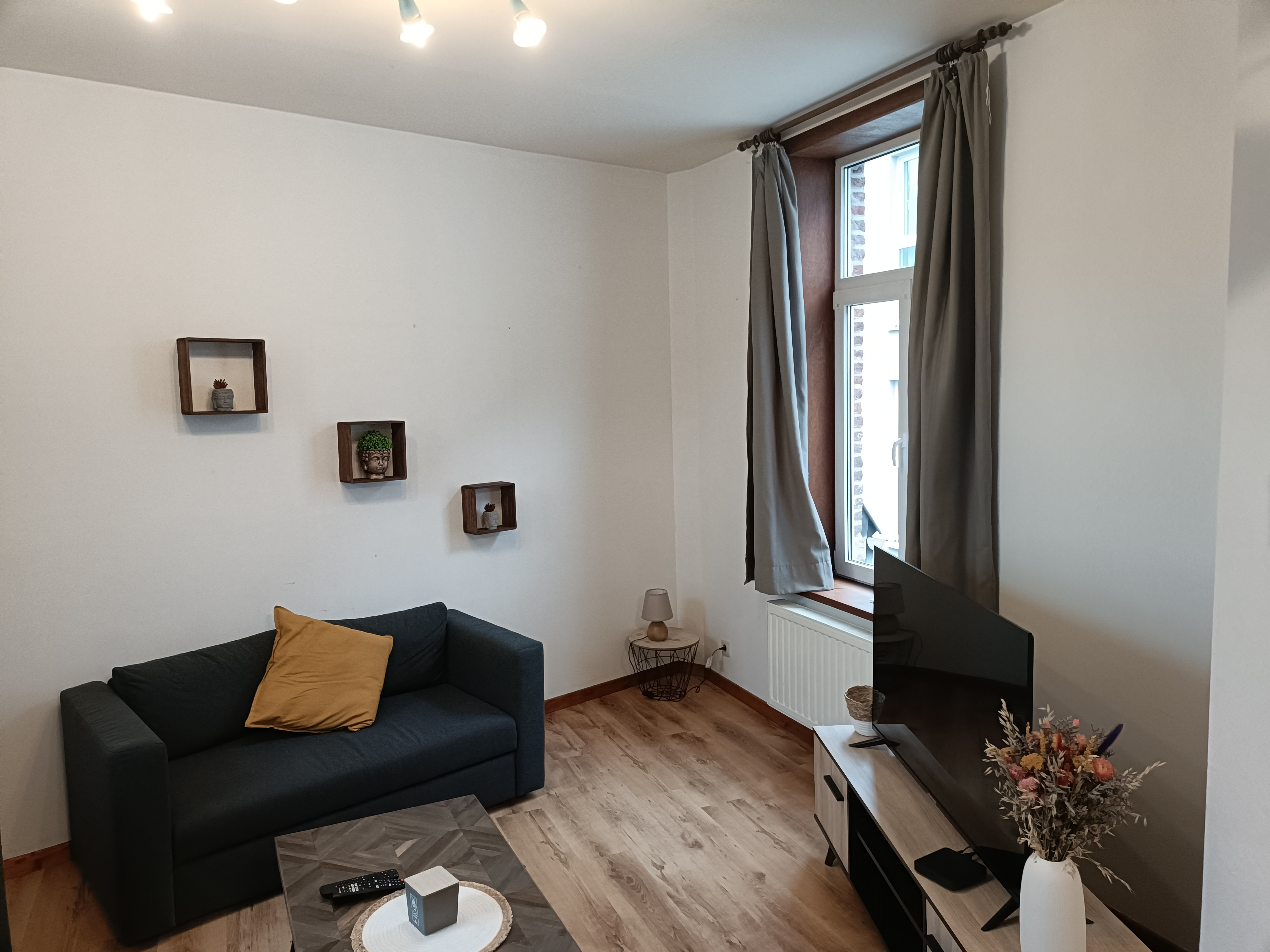 System.Collections.Generic.List`1[BluePillow.Application.SearchEngine.Dto.PhotoDto]?.ElementAt(3)?.Caption