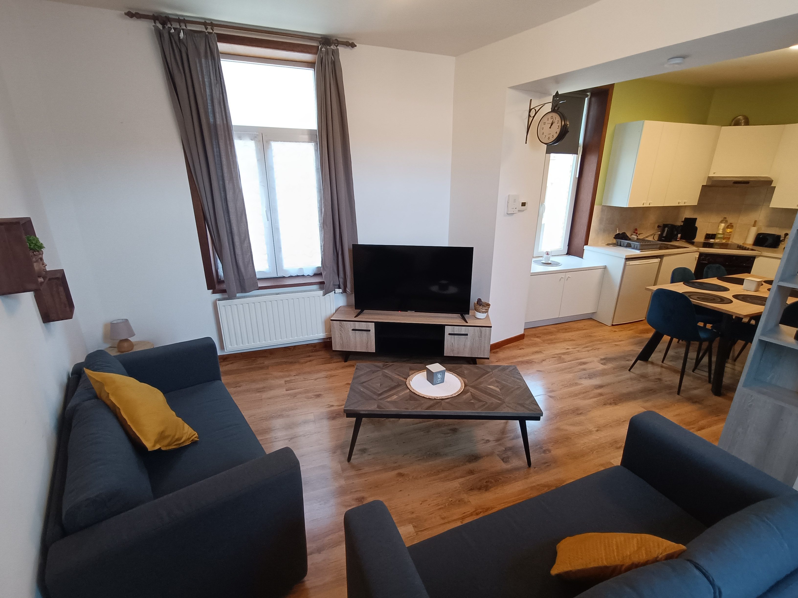 System.Collections.Generic.List`1[BluePillow.Application.SearchEngine.Dto.PhotoDto]?.ElementAt(2)?.Caption