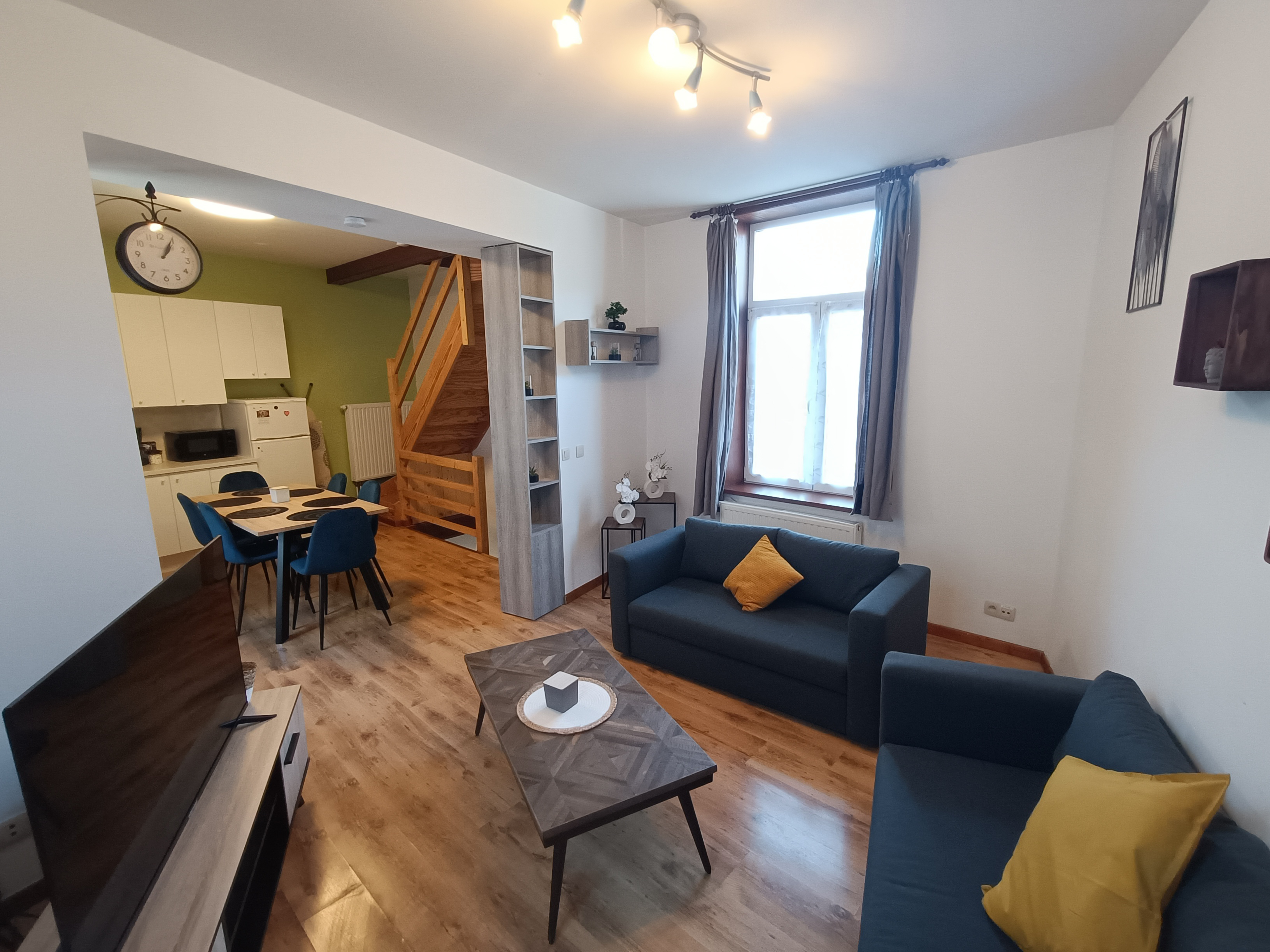 System.Collections.Generic.List`1[BluePillow.Application.SearchEngine.Dto.PhotoDto]?.ElementAt(0)?.Caption