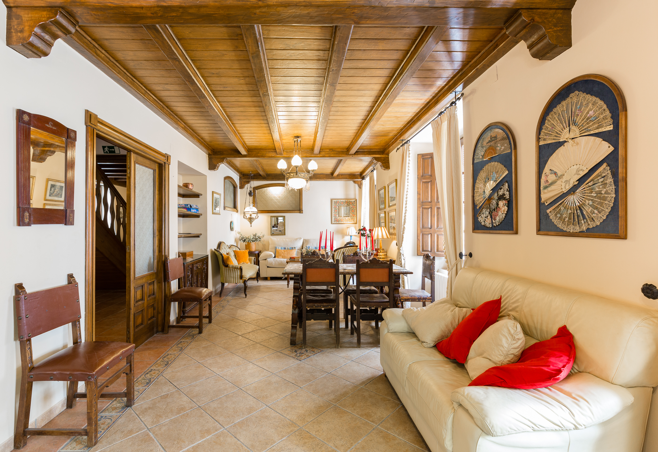 System.Collections.Generic.List`1[BluePillow.Application.SearchEngine.Dto.PhotoDto]?.ElementAt(1)?.Caption