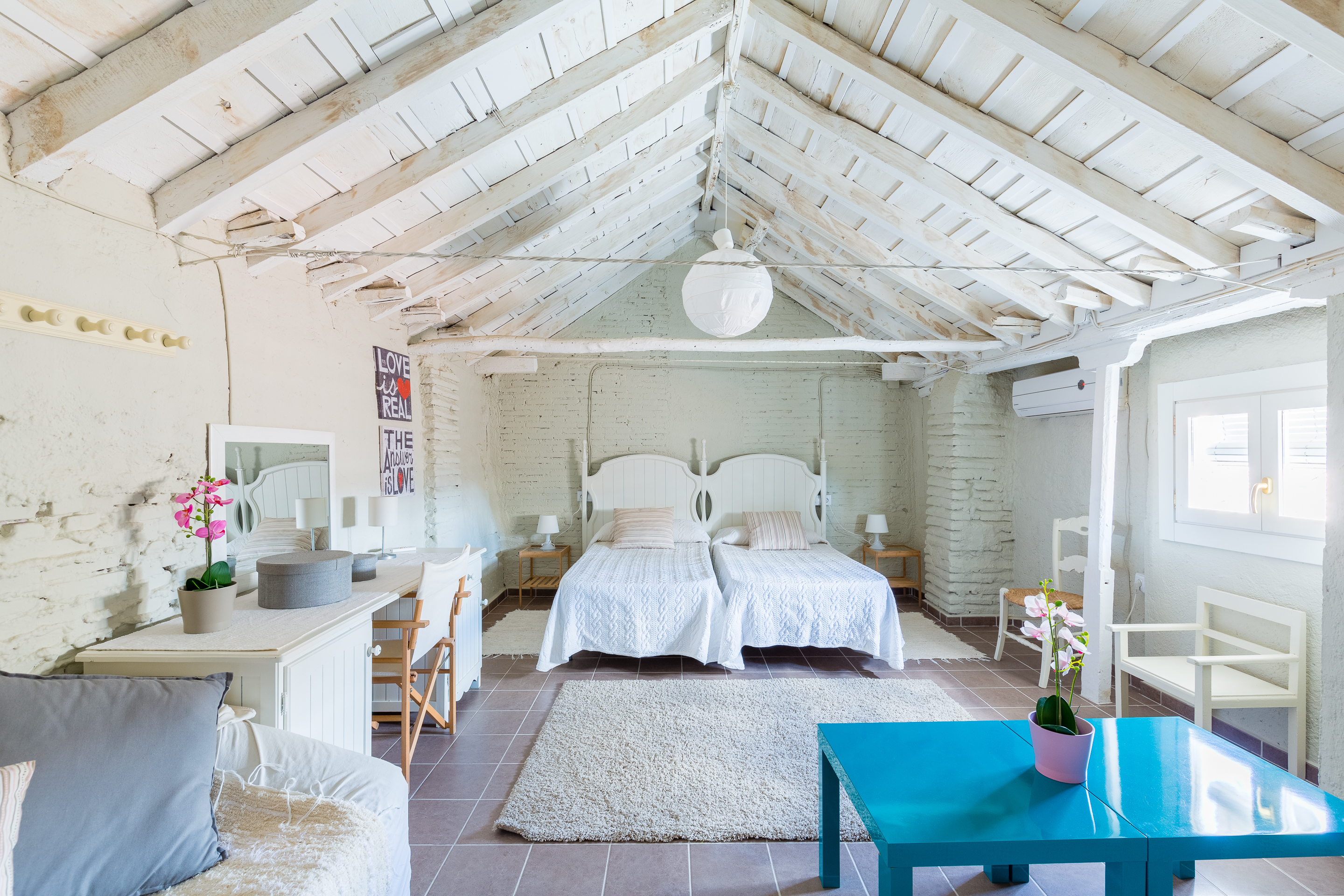 System.Collections.Generic.List`1[BluePillow.Application.SearchEngine.Dto.PhotoDto]?.ElementAt(2)?.Caption