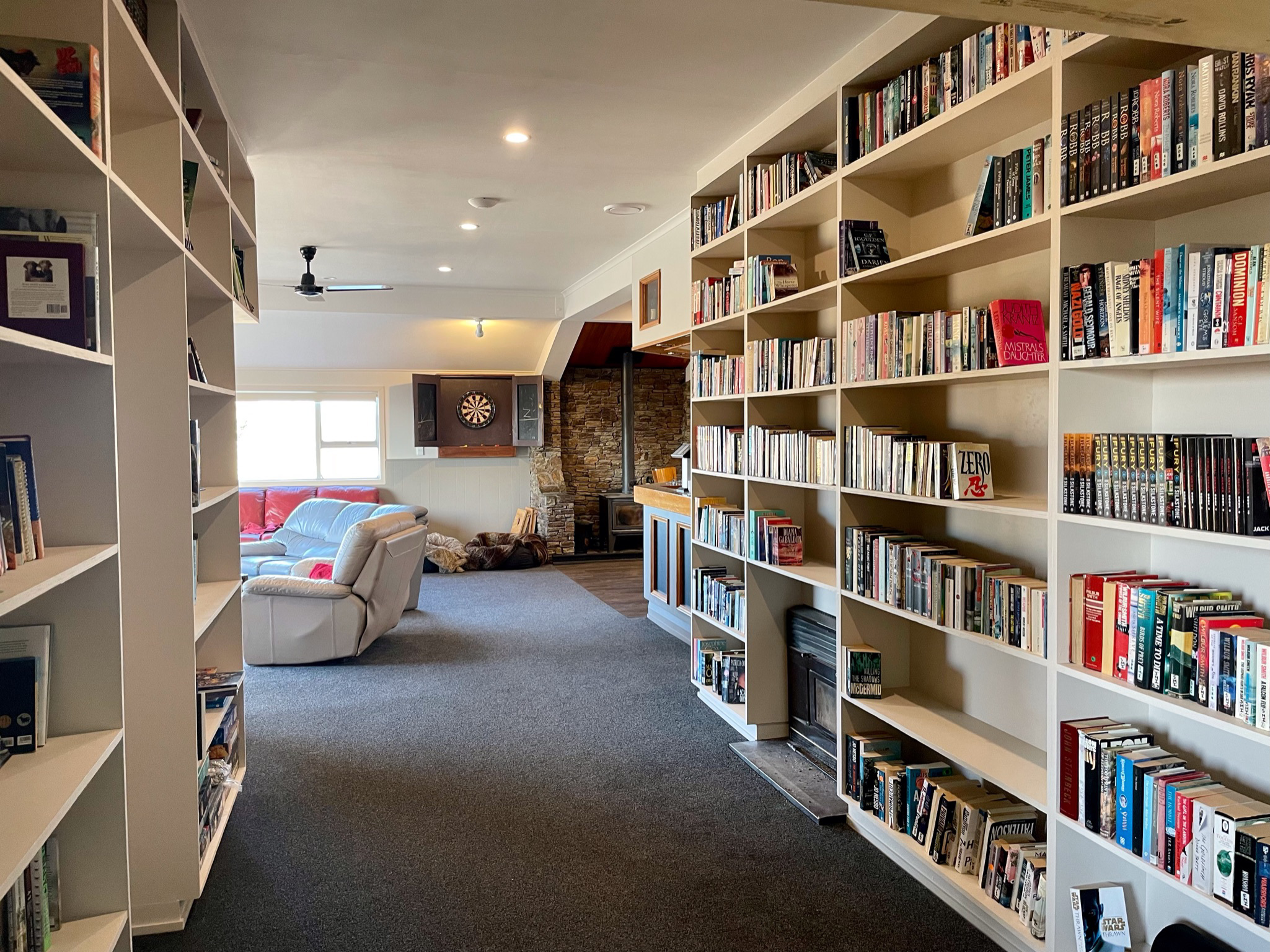 System.Collections.Generic.List`1[BluePillow.Application.SearchEngine.Dto.PhotoDto]?.ElementAt(1)?.Caption