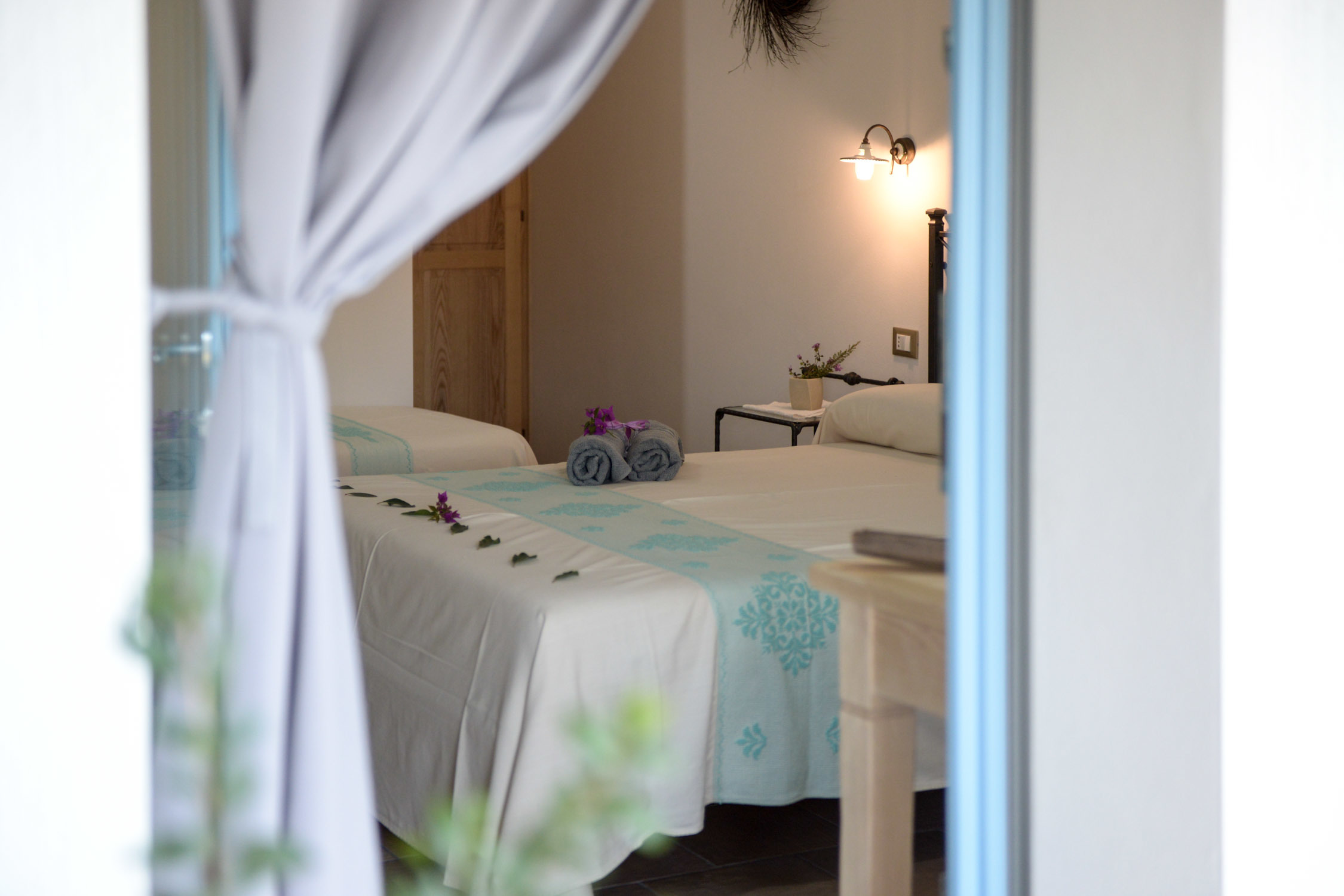 System.Collections.Generic.List`1[BluePillow.Application.SearchEngine.Dto.PhotoDto]?.ElementAt(3)?.Caption