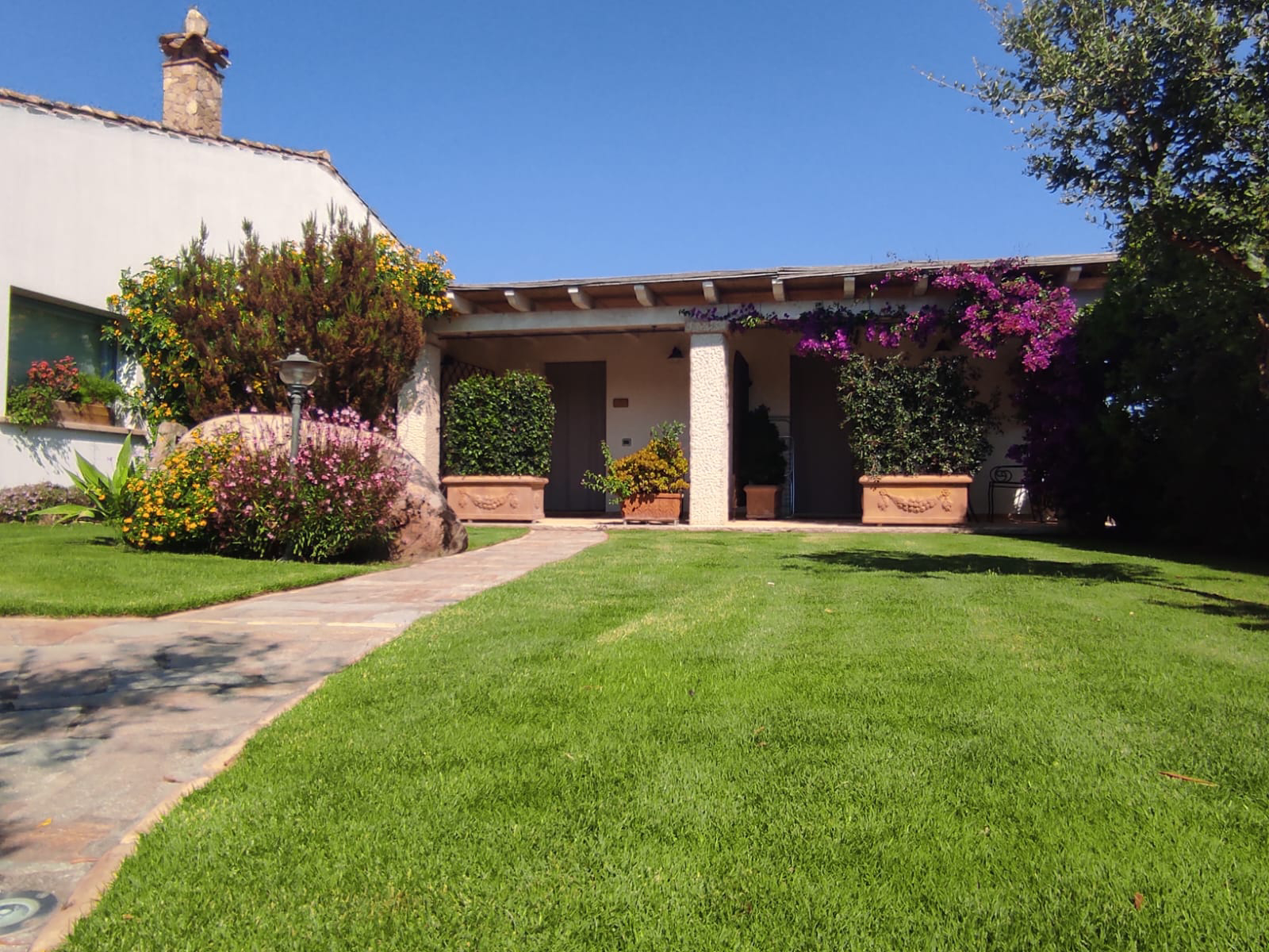 System.Collections.Generic.List`1[BluePillow.Application.SearchEngine.Dto.PhotoDto]?.ElementAt(1)?.Caption