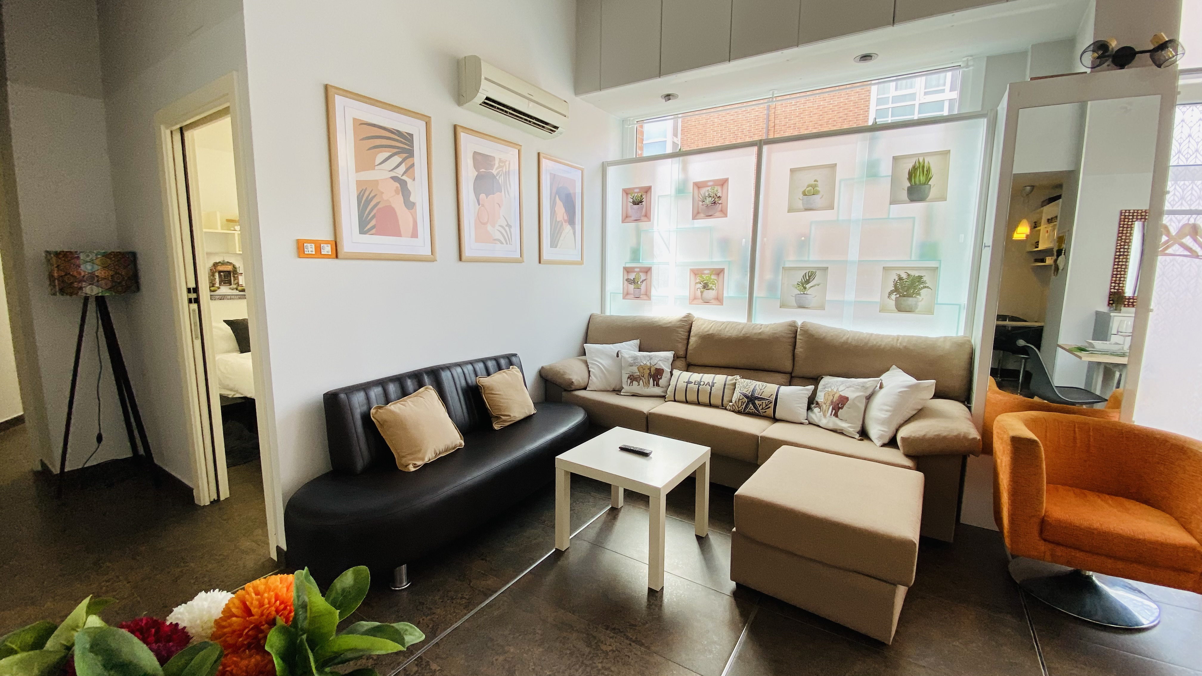 System.Collections.Generic.List`1[BluePillow.Application.SearchEngine.Dto.PhotoDto]?.ElementAt(0)?.Caption