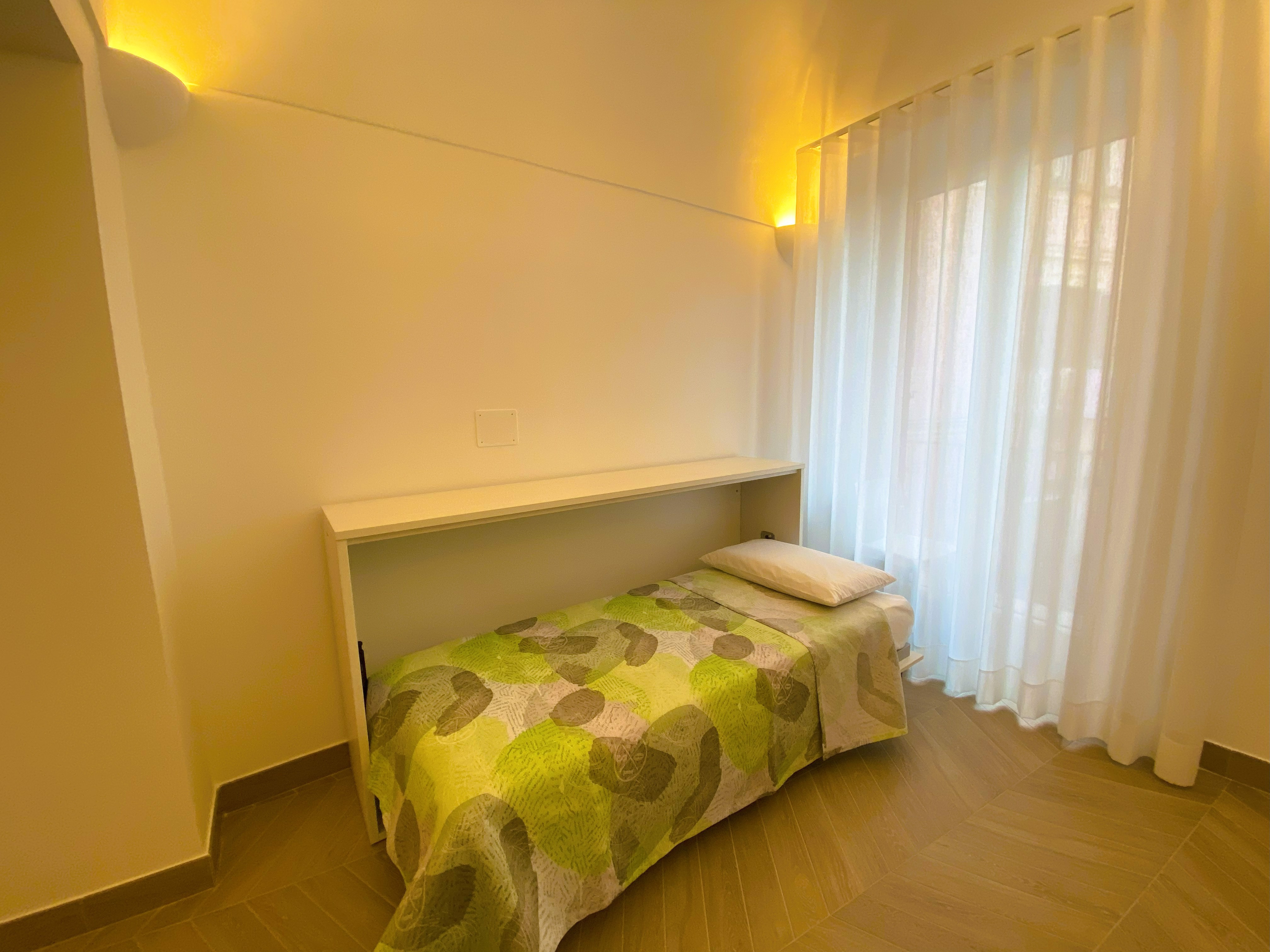 System.Collections.Generic.List`1[BluePillow.Application.SearchEngine.Dto.PhotoDto]?.ElementAt(3)?.Caption