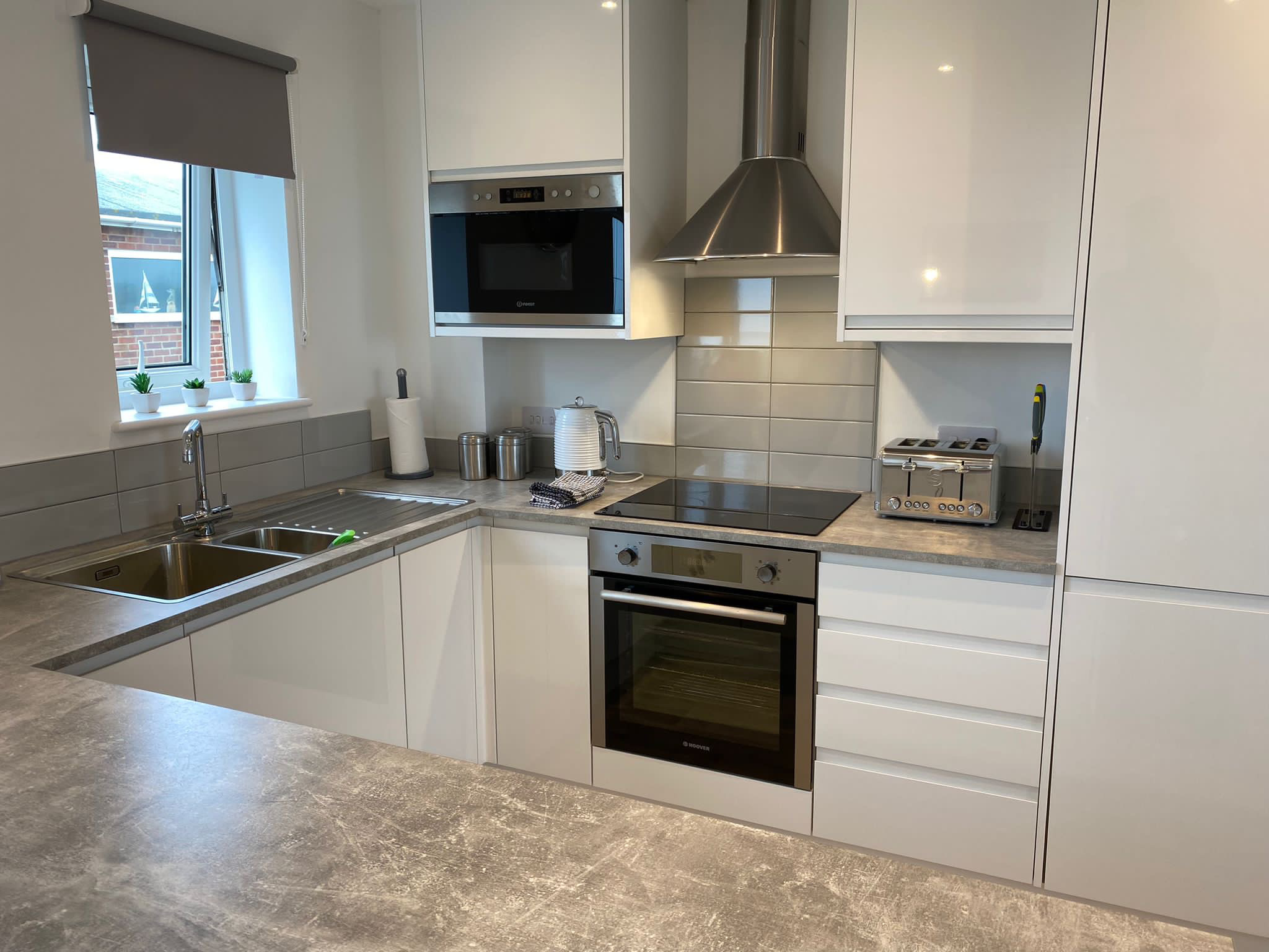 System.Collections.Generic.List`1[BluePillow.Application.SearchEngine.Dto.PhotoDto]?.ElementAt(3)?.Caption