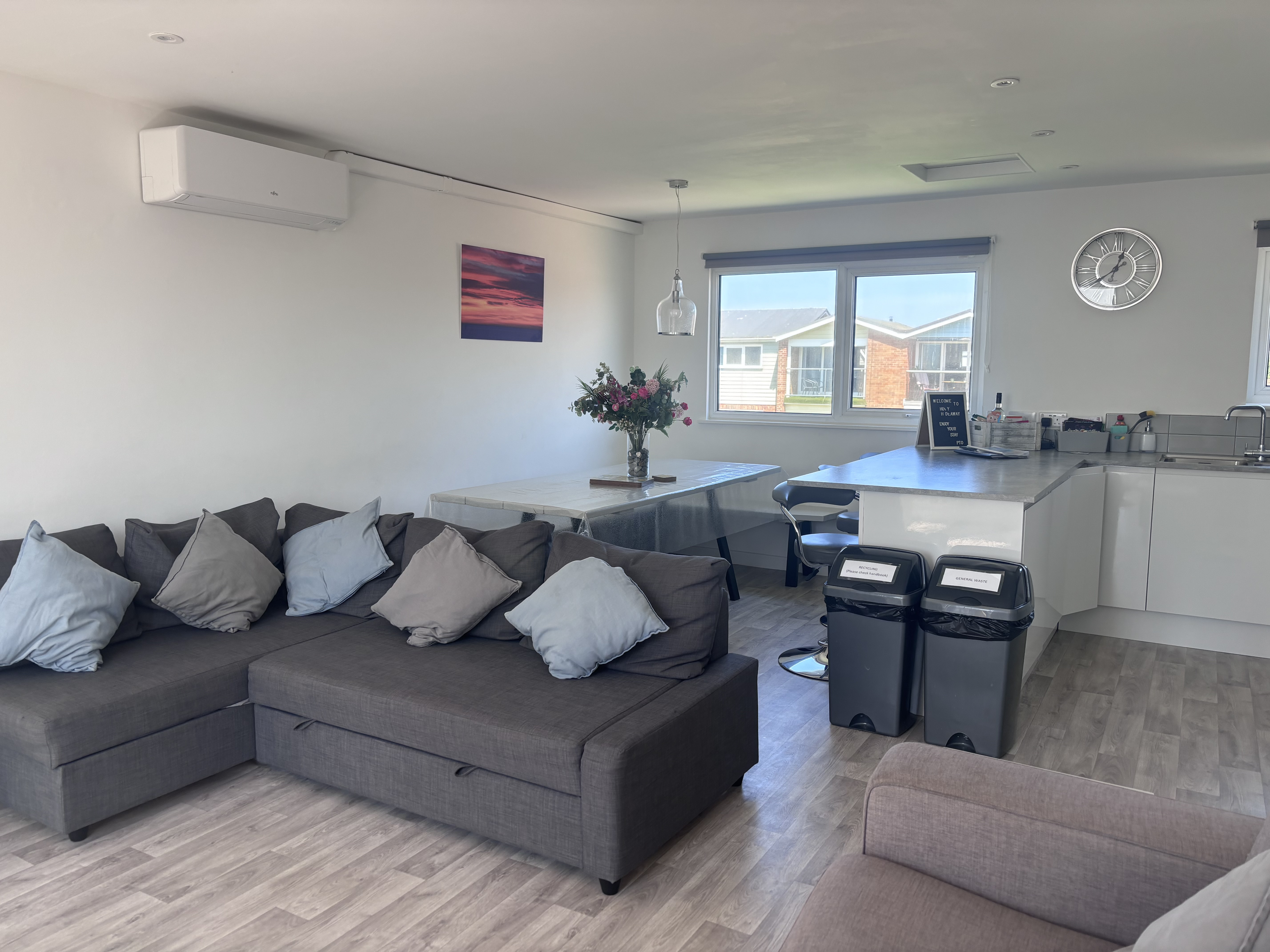 System.Collections.Generic.List`1[BluePillow.Application.SearchEngine.Dto.PhotoDto]?.ElementAt(0)?.Caption