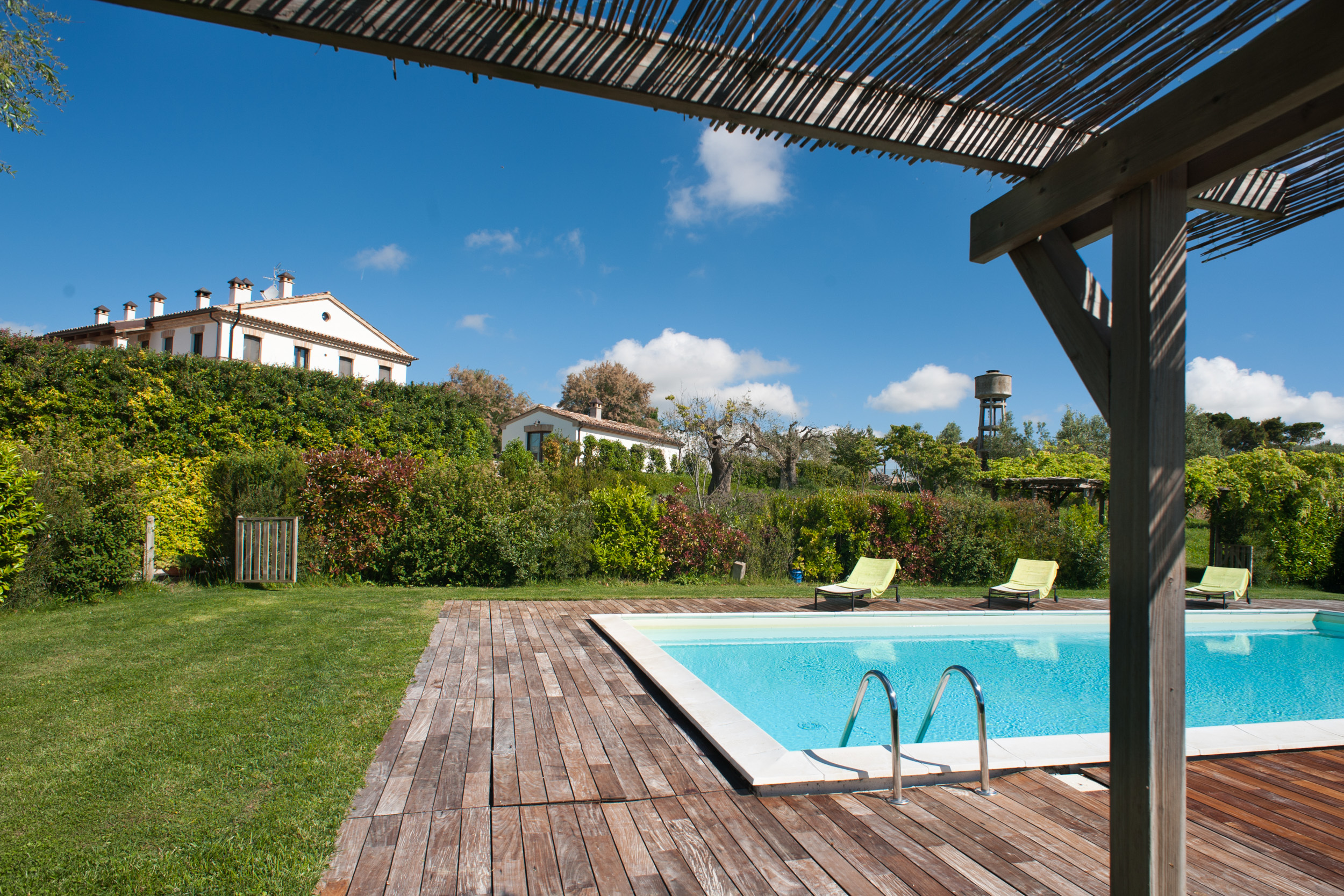 System.Collections.Generic.List`1[BluePillow.Application.SearchEngine.Dto.PhotoDto]?.ElementAt(1)?.Caption