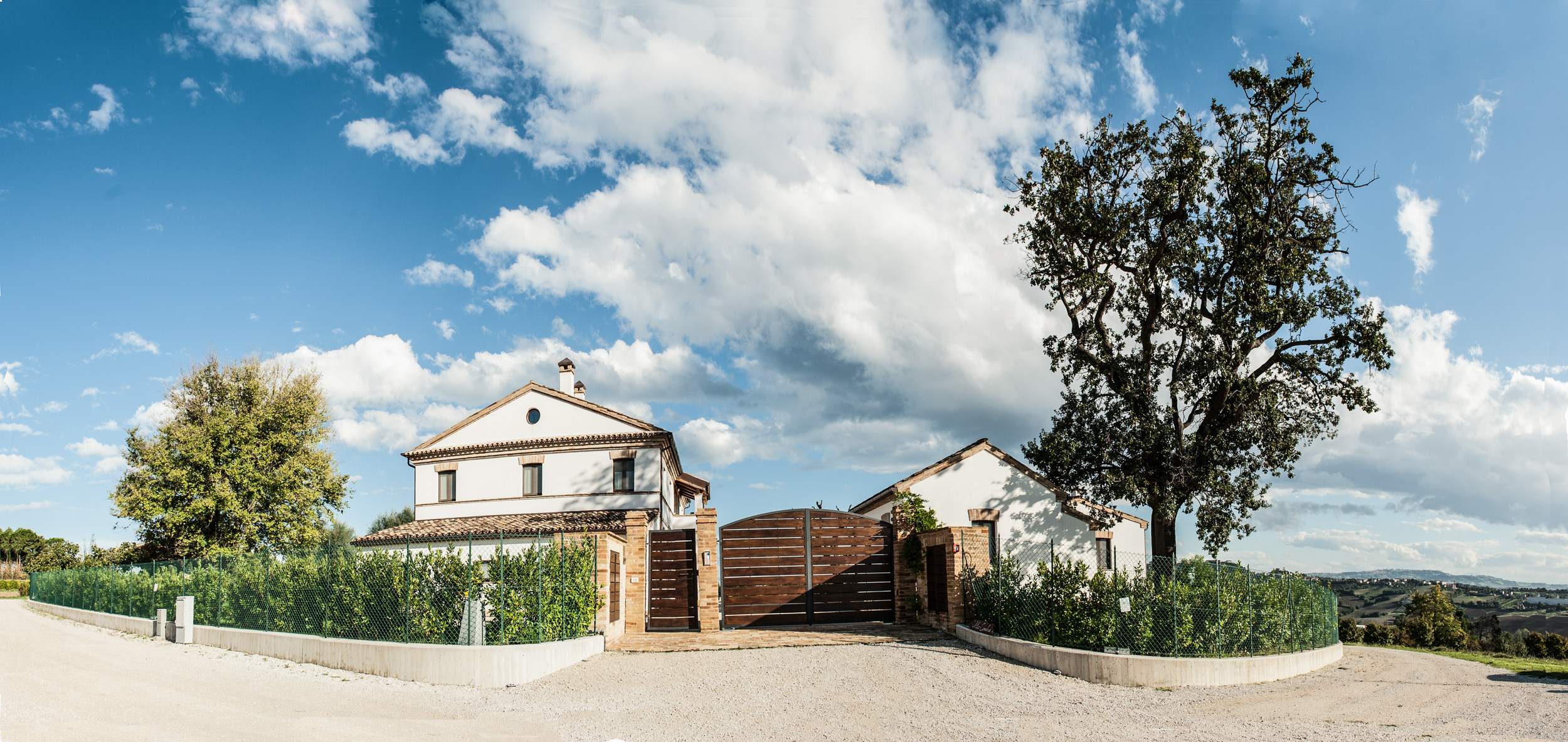 System.Collections.Generic.List`1[BluePillow.Application.SearchEngine.Dto.PhotoDto]?.ElementAt(3)?.Caption