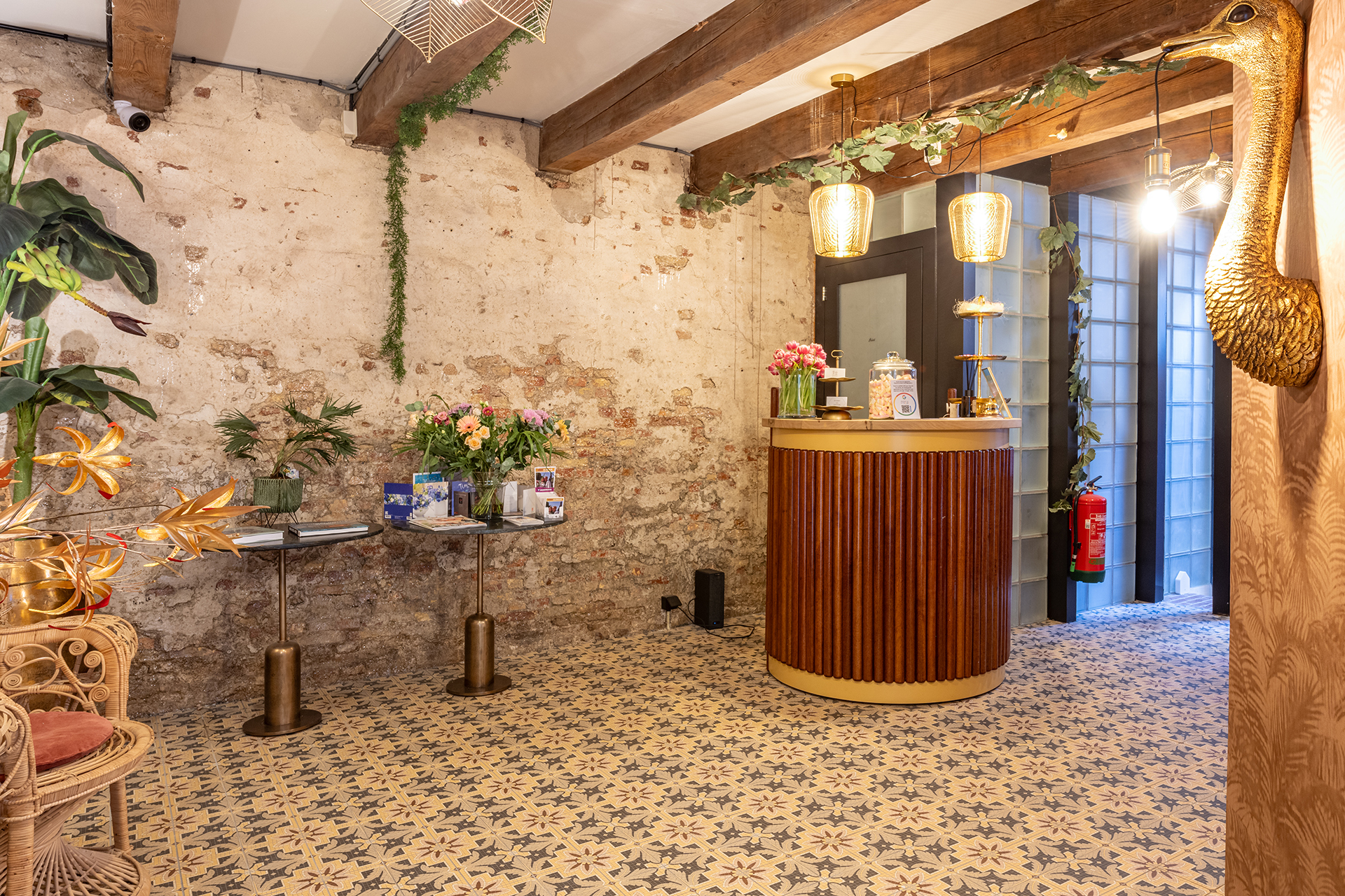 System.Collections.Generic.List`1[BluePillow.Application.SearchEngine.Dto.PhotoDto]?.ElementAt(3)?.Caption