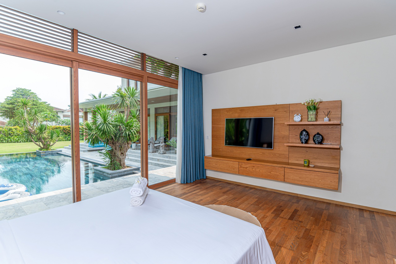 System.Collections.Generic.List`1[BluePillow.Application.SearchEngine.Dto.PhotoDto]?.ElementAt(3)?.Caption