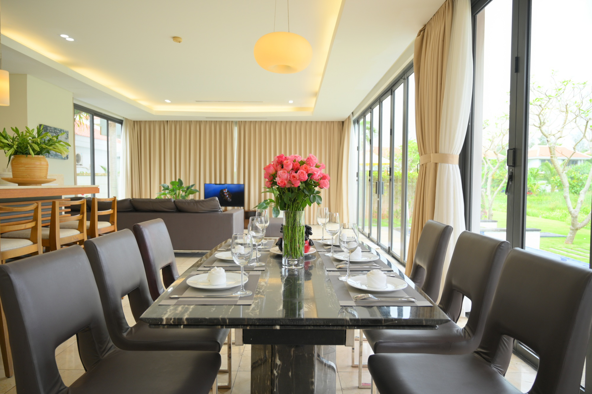 System.Collections.Generic.List`1[BluePillow.Application.SearchEngine.Dto.PhotoDto]?.ElementAt(2)?.Caption