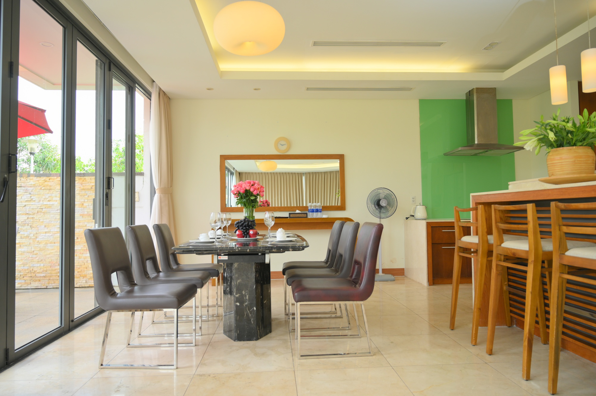 System.Collections.Generic.List`1[BluePillow.Application.SearchEngine.Dto.PhotoDto]?.ElementAt(3)?.Caption