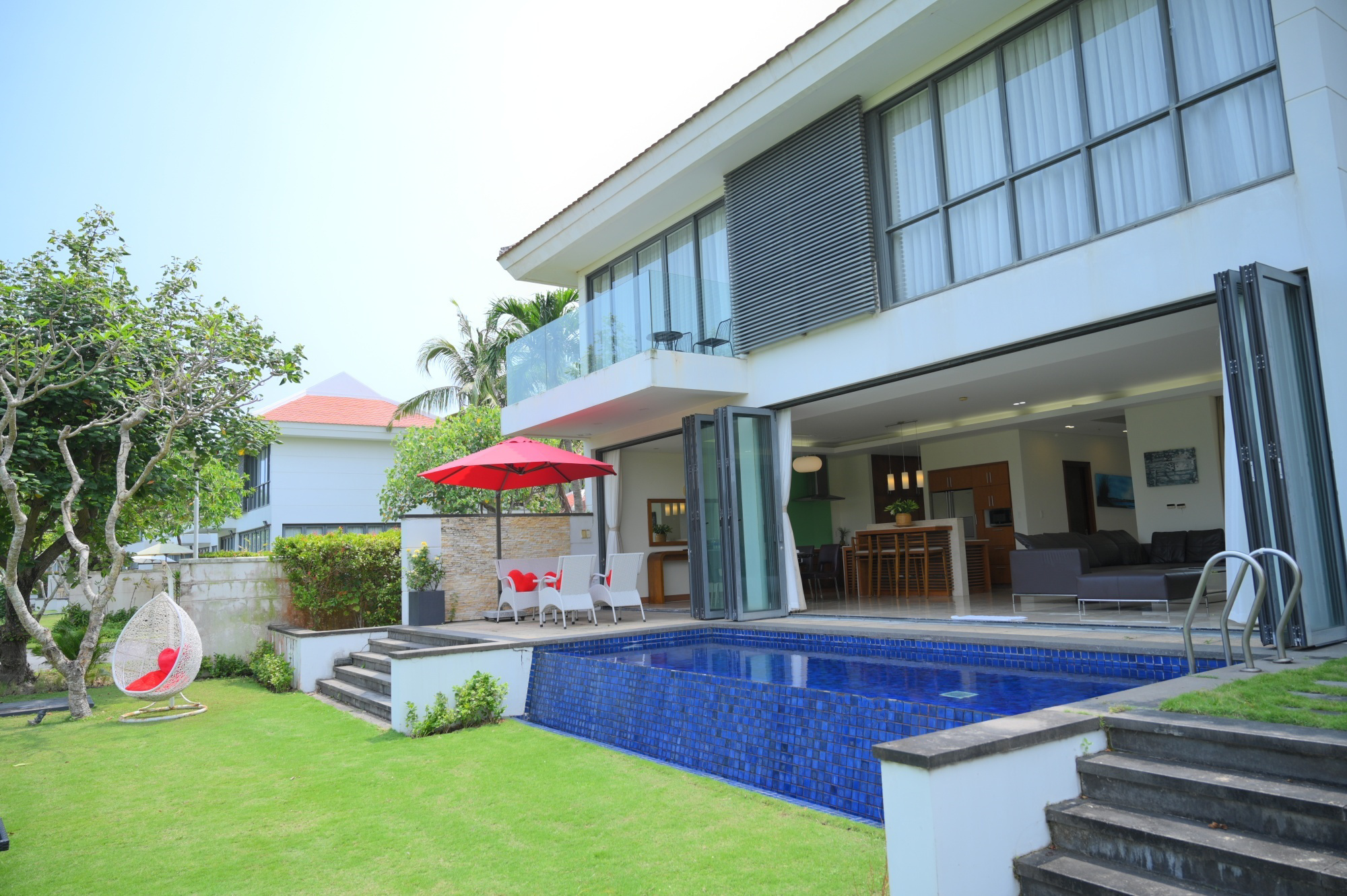 System.Collections.Generic.List`1[BluePillow.Application.SearchEngine.Dto.PhotoDto]?.ElementAt(1)?.Caption