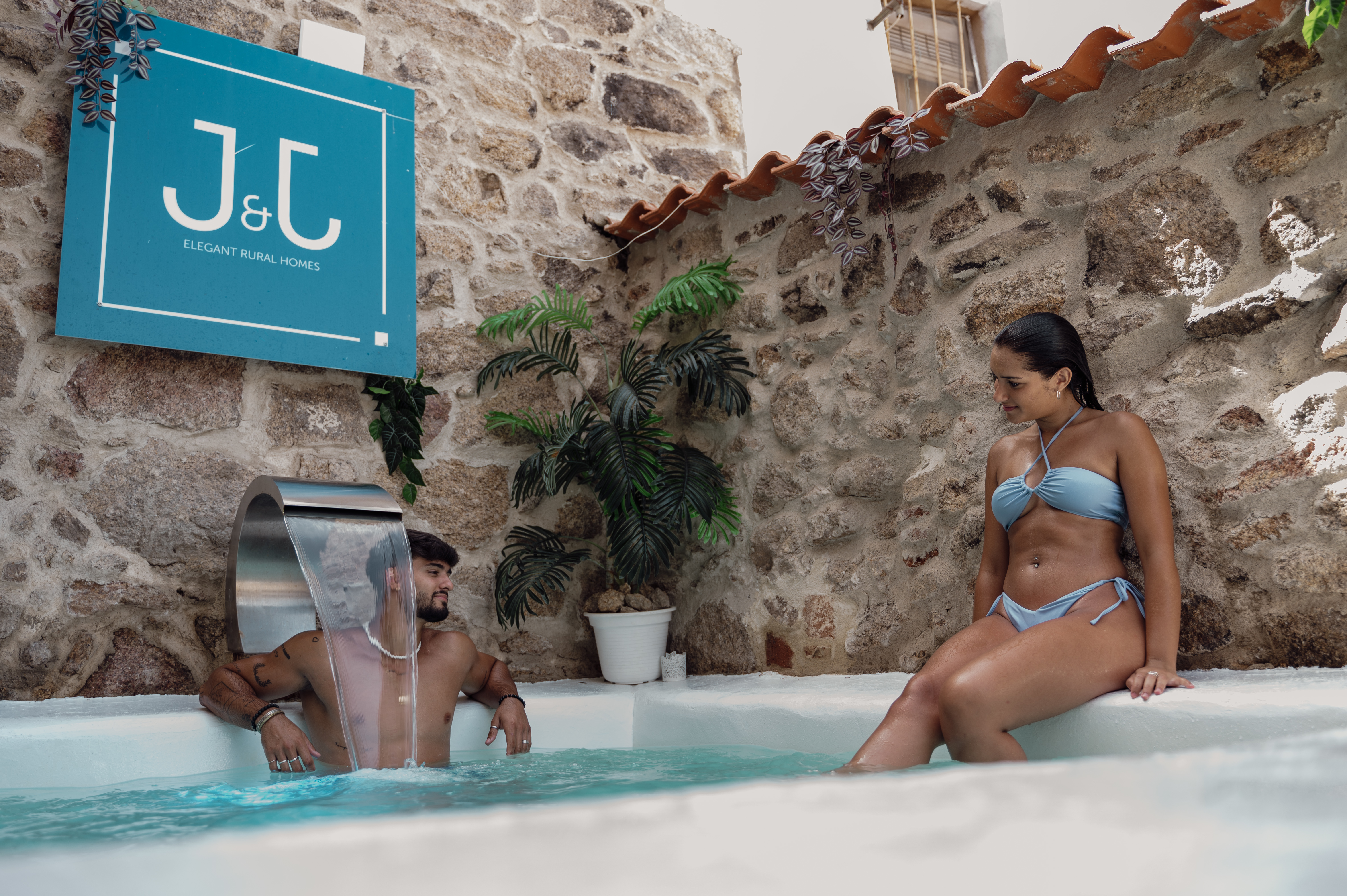 System.Collections.Generic.List`1[BluePillow.Application.SearchEngine.Dto.PhotoDto]?.ElementAt(0)?.Caption