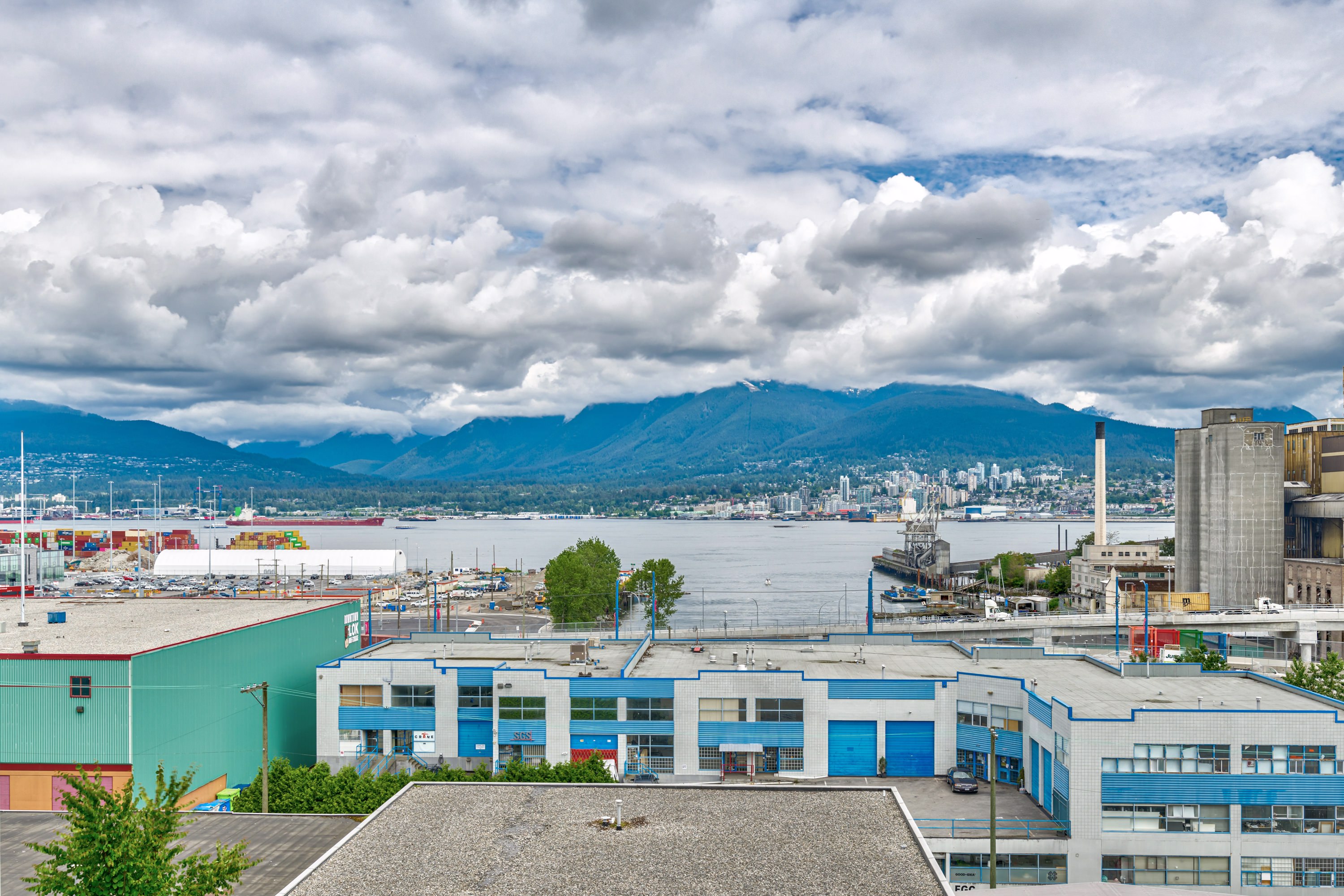 System.Collections.Generic.List`1[BluePillow.Application.SearchEngine.Dto.PhotoDto]?.ElementAt(2)?.Caption