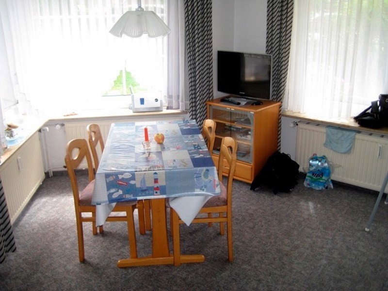 System.Collections.Generic.List`1[BluePillow.Application.SearchEngine.Dto.PhotoDto]?.ElementAt(2)?.Caption