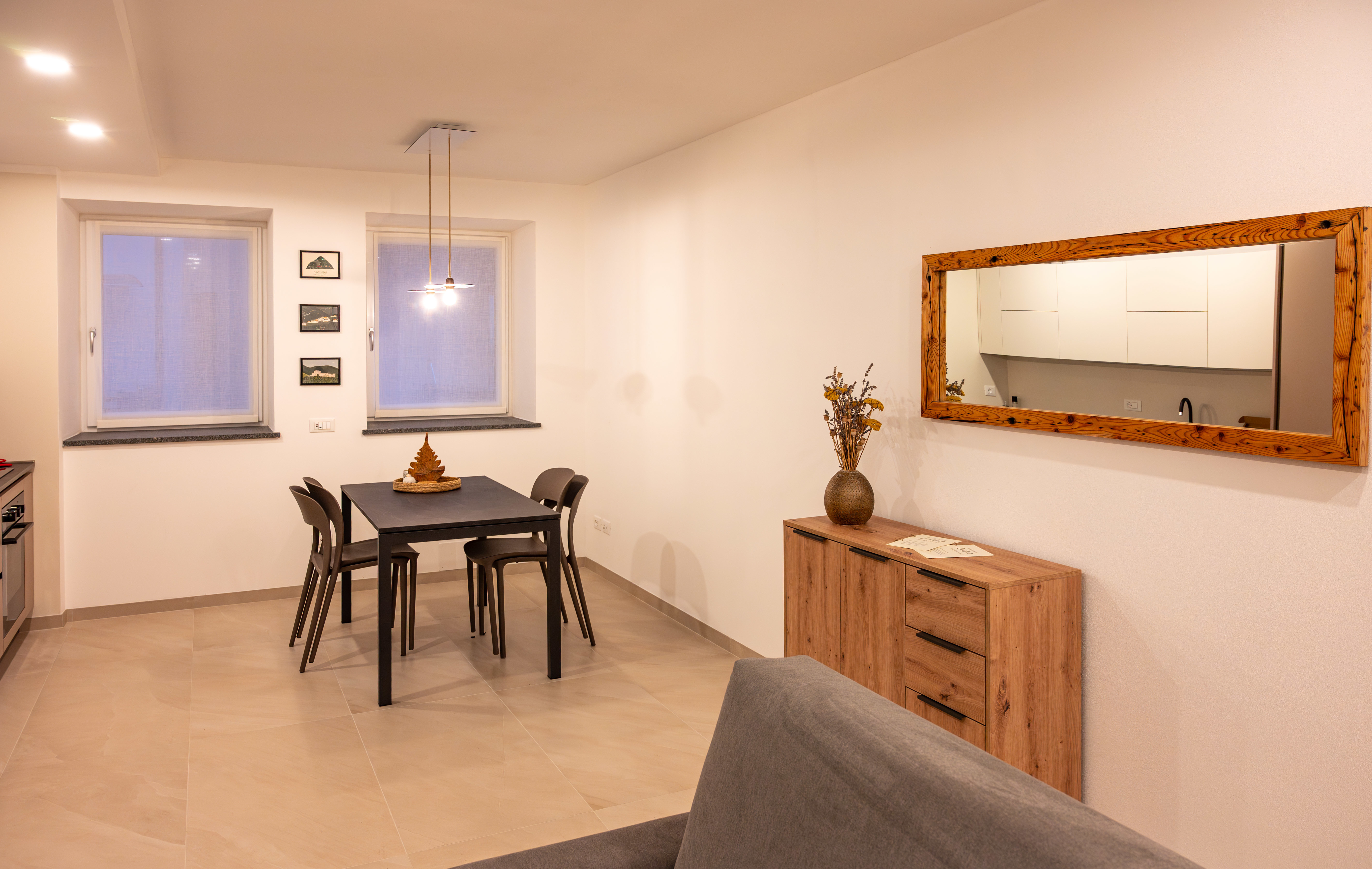 System.Collections.Generic.List`1[BluePillow.Application.SearchEngine.Dto.PhotoDto]?.ElementAt(0)?.Caption