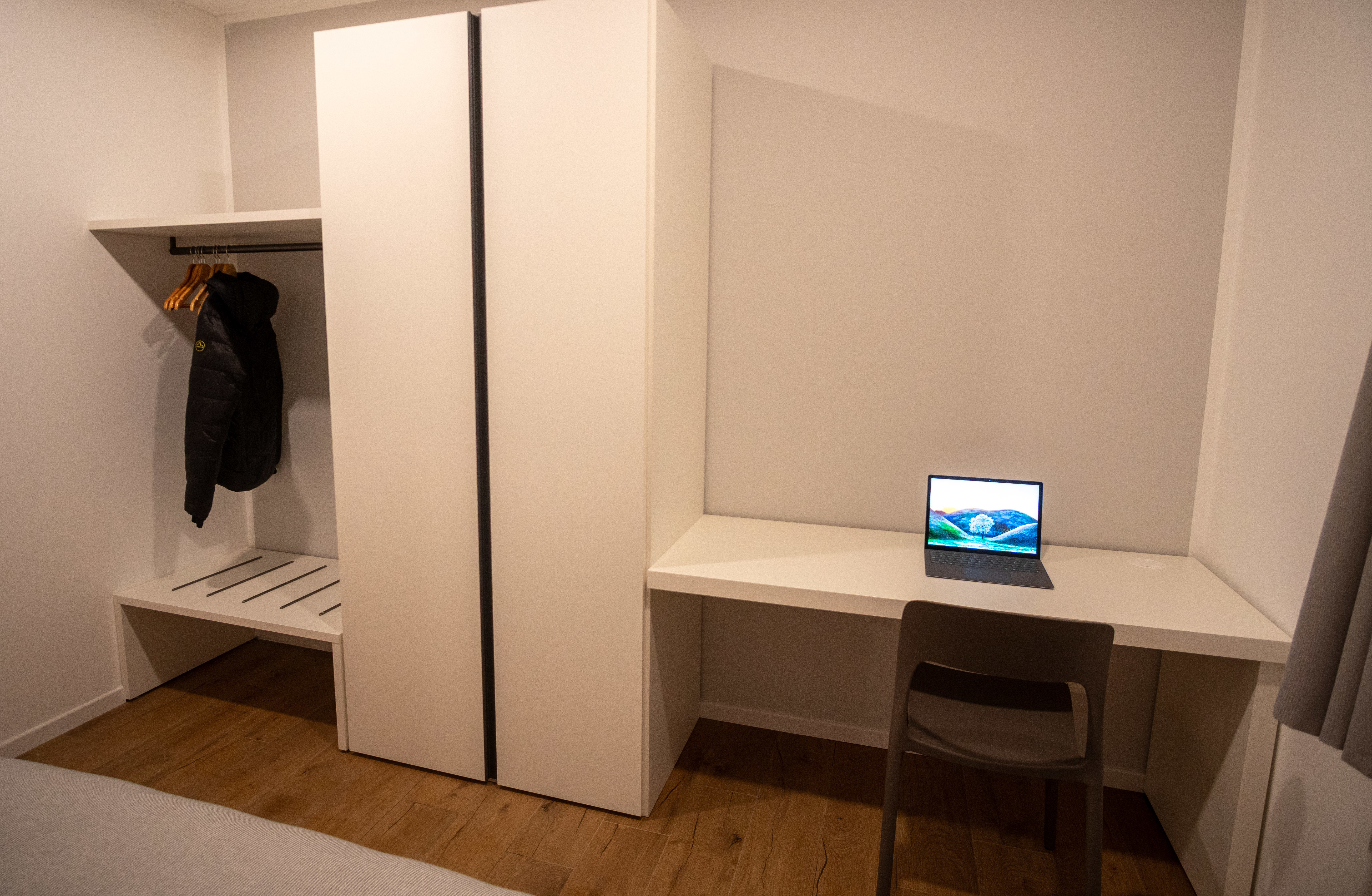 System.Collections.Generic.List`1[BluePillow.Application.SearchEngine.Dto.PhotoDto]?.ElementAt(3)?.Caption