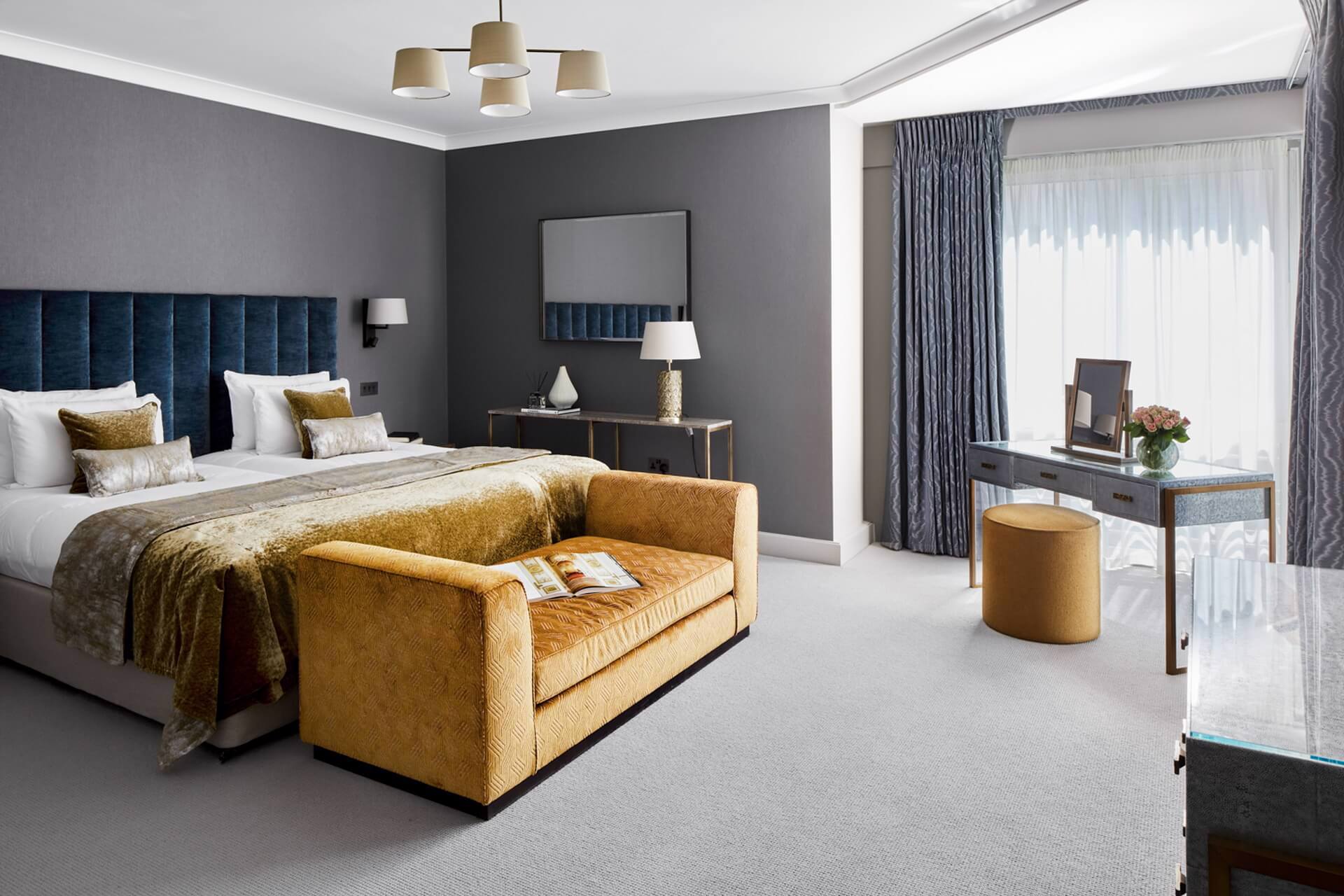 System.Collections.Generic.List`1[BluePillow.Application.SearchEngine.Dto.PhotoDto]?.ElementAt(2)?.Caption