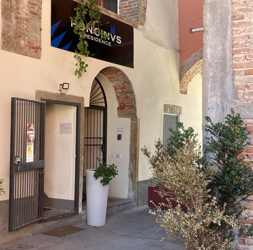 System.Collections.Generic.List`1[BluePillow.Application.SearchEngine.Dto.PhotoDto]?.ElementAt(1)?.Caption