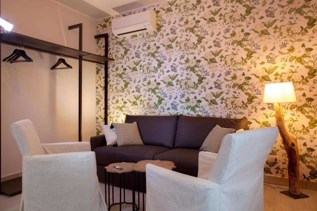 System.Collections.Generic.List`1[BluePillow.Application.SearchEngine.Dto.PhotoDto]?.ElementAt(0)?.Caption