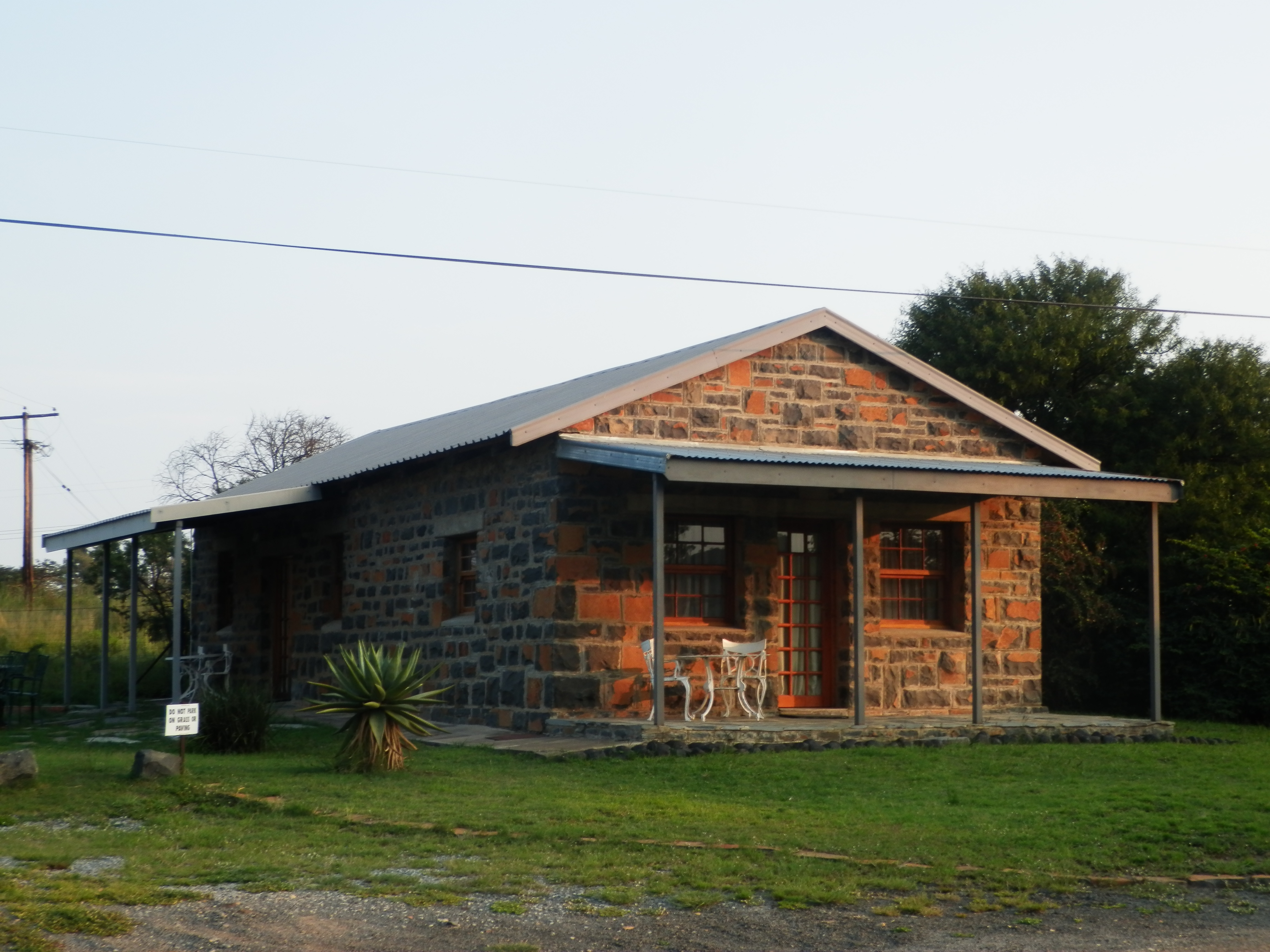 System.Collections.Generic.List`1[BluePillow.Application.SearchEngine.Dto.PhotoDto]?.ElementAt(0)?.Caption