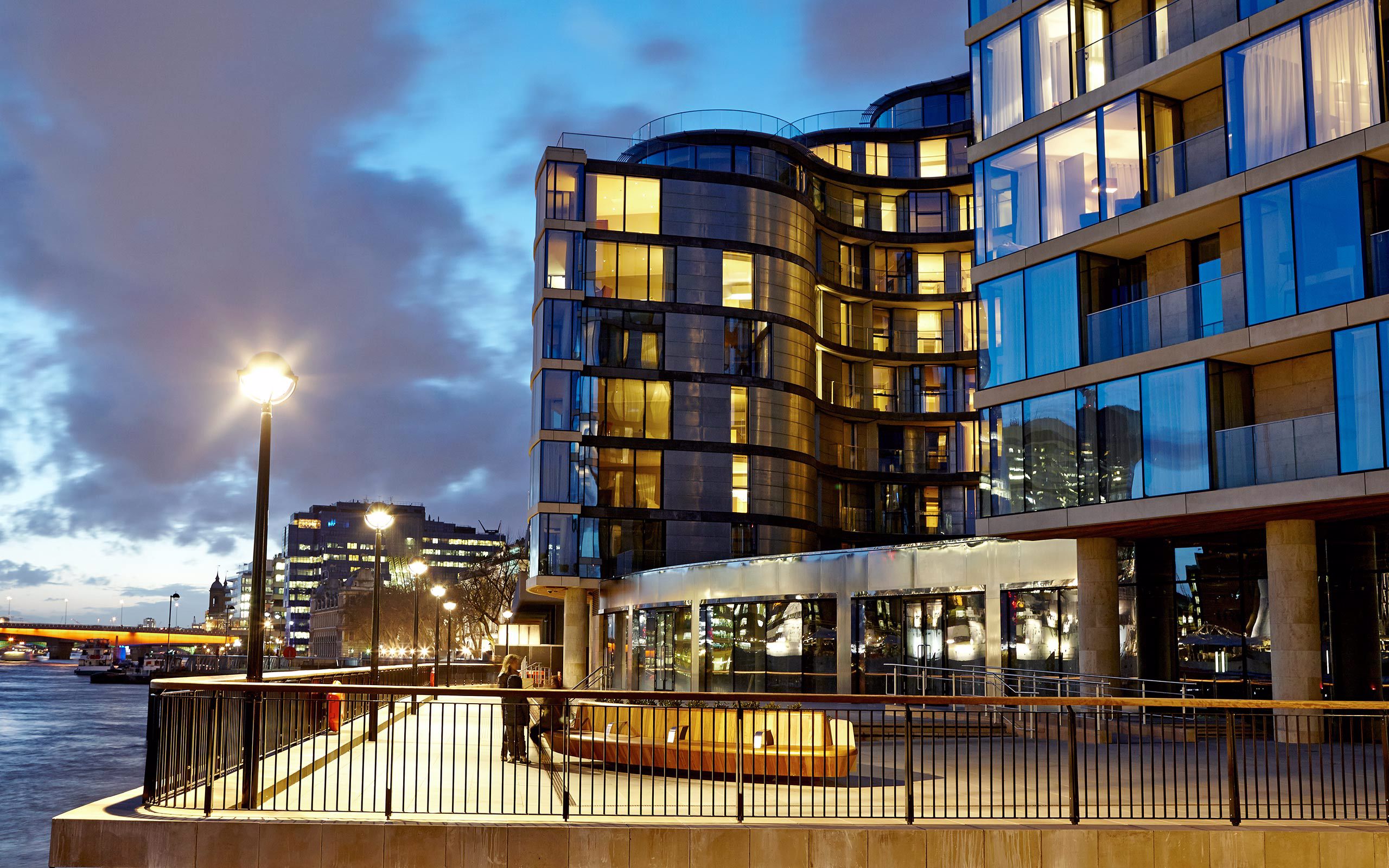 System.Collections.Generic.List`1[BluePillow.Application.SearchEngine.Dto.PhotoDto]?.ElementAt(3)?.Caption