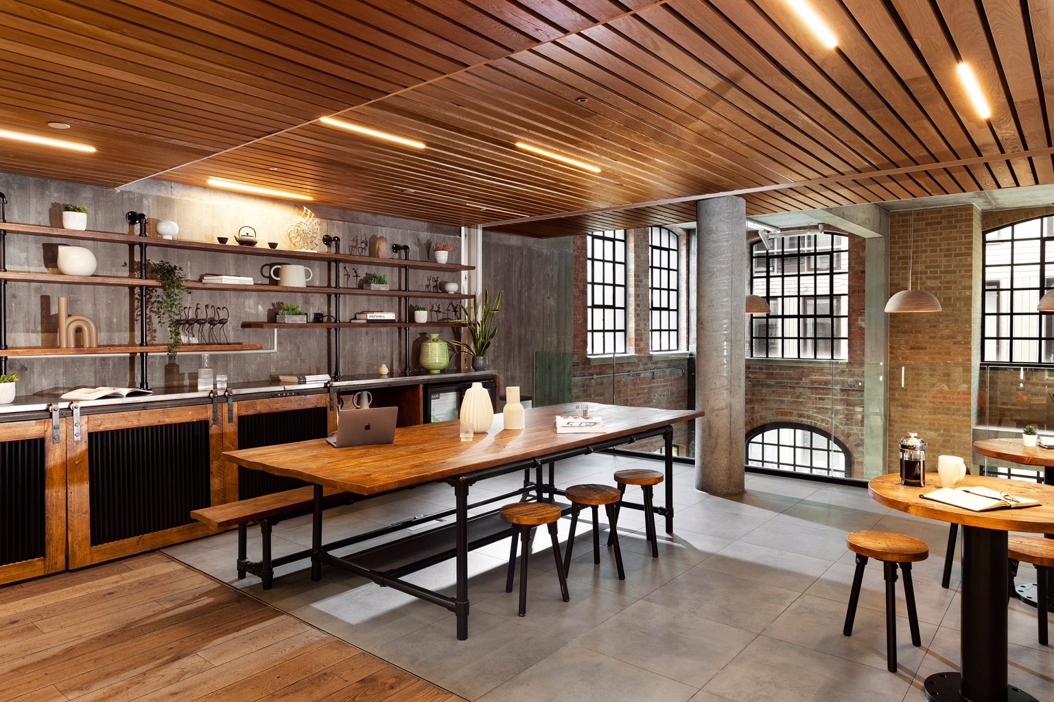 System.Collections.Generic.List`1[BluePillow.Application.SearchEngine.Dto.PhotoDto]?.ElementAt(0)?.Caption