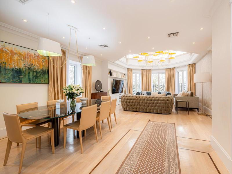 System.Collections.Generic.List`1[BluePillow.Application.SearchEngine.Dto.PhotoDto]?.ElementAt(2)?.Caption