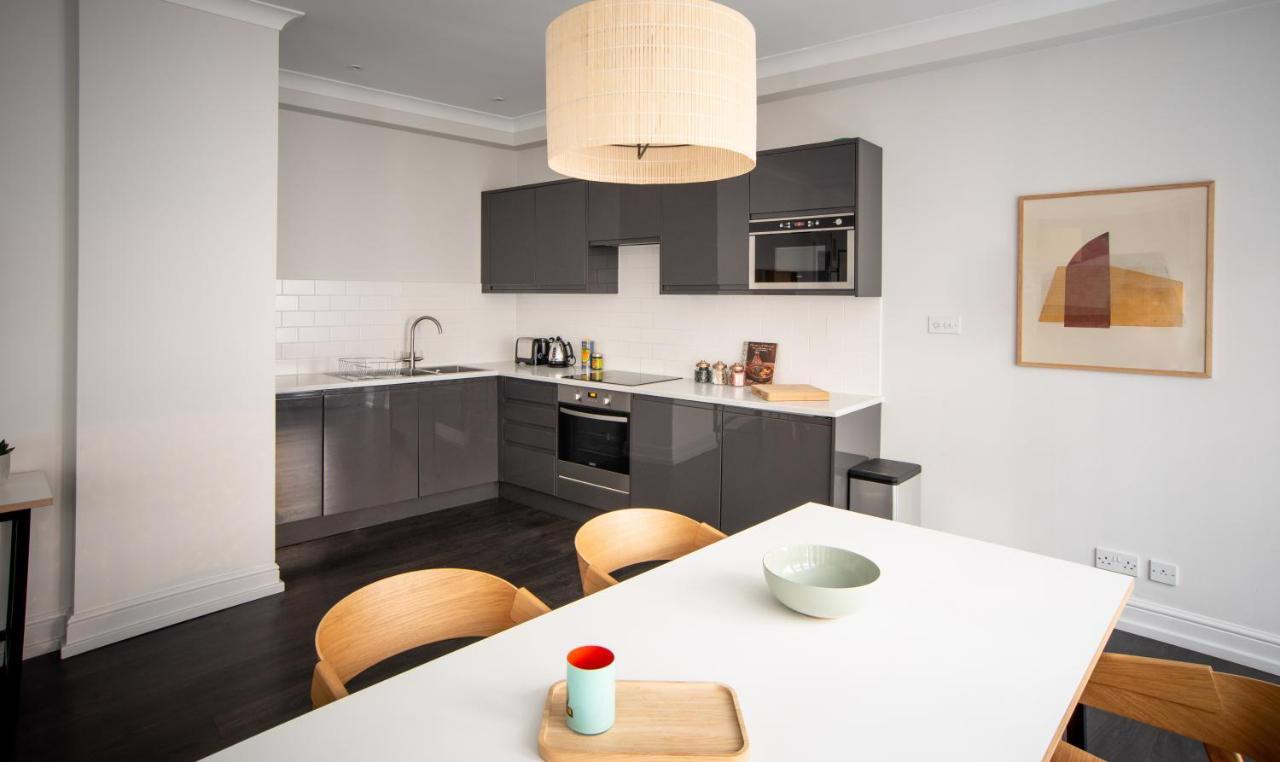 System.Collections.Generic.List`1[BluePillow.Application.SearchEngine.Dto.PhotoDto]?.ElementAt(2)?.Caption