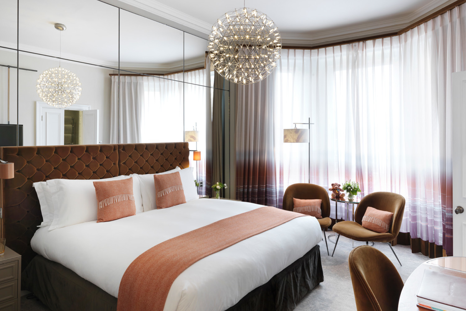 System.Collections.Generic.List`1[BluePillow.Application.SearchEngine.Dto.PhotoDto]?.ElementAt(2)?.Caption