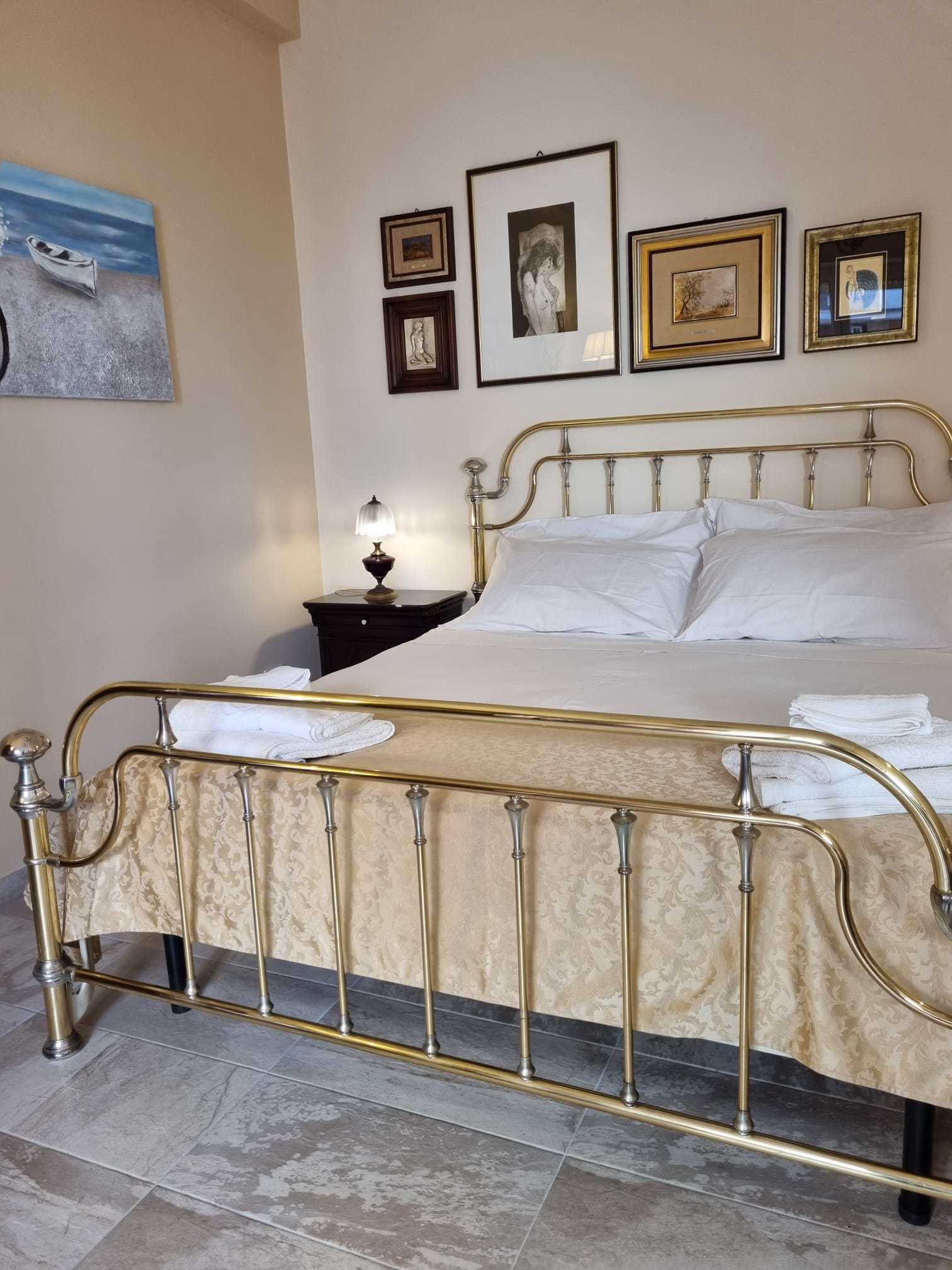 System.Collections.Generic.List`1[BluePillow.Application.SearchEngine.Dto.PhotoDto]?.ElementAt(2)?.Caption