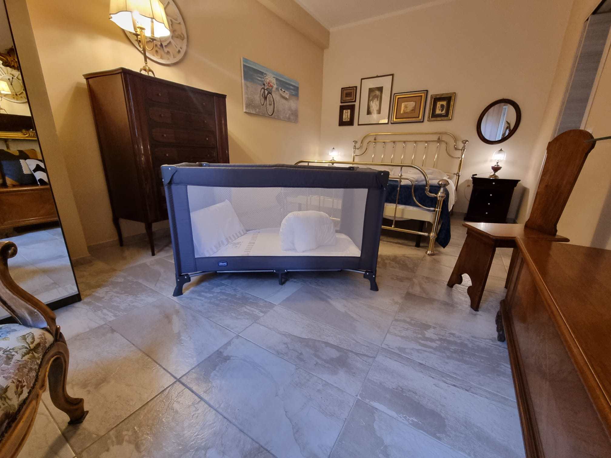 System.Collections.Generic.List`1[BluePillow.Application.SearchEngine.Dto.PhotoDto]?.ElementAt(1)?.Caption