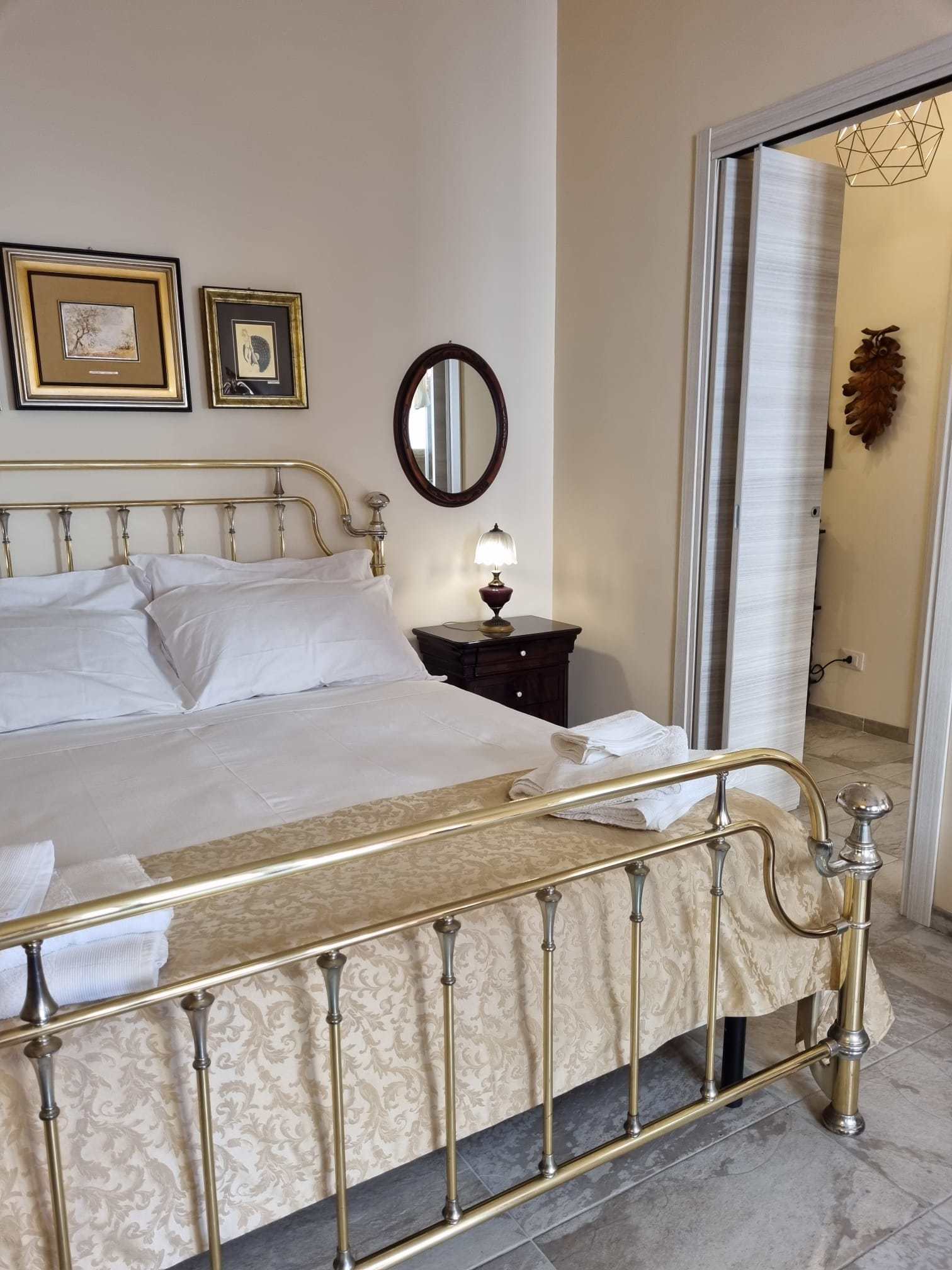 System.Collections.Generic.List`1[BluePillow.Application.SearchEngine.Dto.PhotoDto]?.ElementAt(0)?.Caption