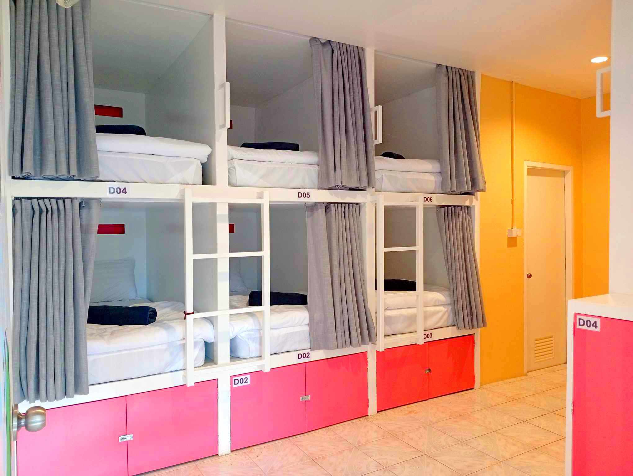 System.Collections.Generic.List`1[BluePillow.Application.SearchEngine.Dto.PhotoDto]?.ElementAt(1)?.Caption